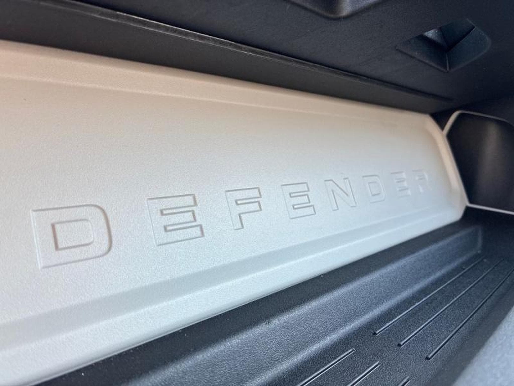Land-Rover Defender Defender (2021) - Photo 24