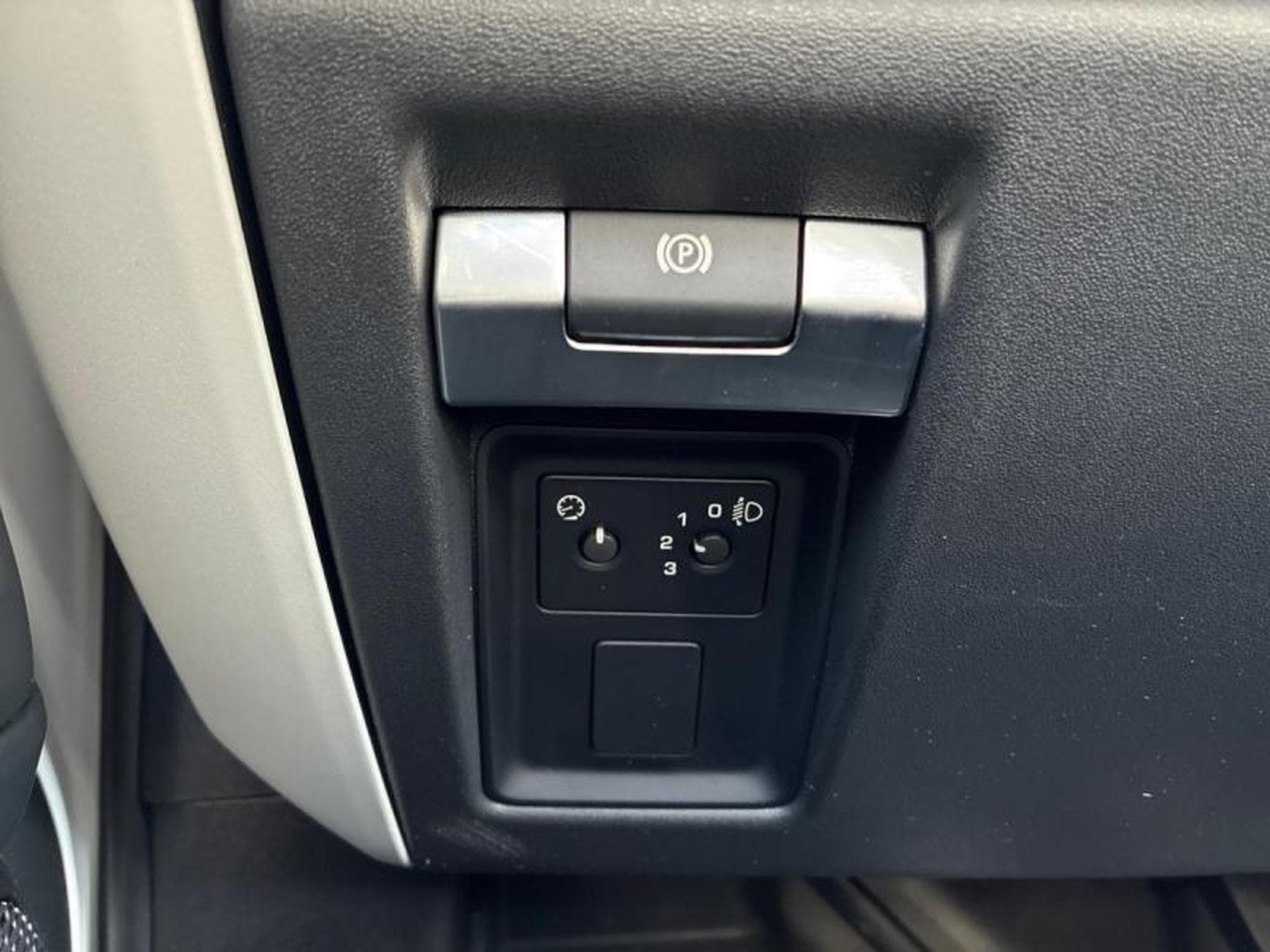 Land-Rover Defender Defender (2021) - Photo 25