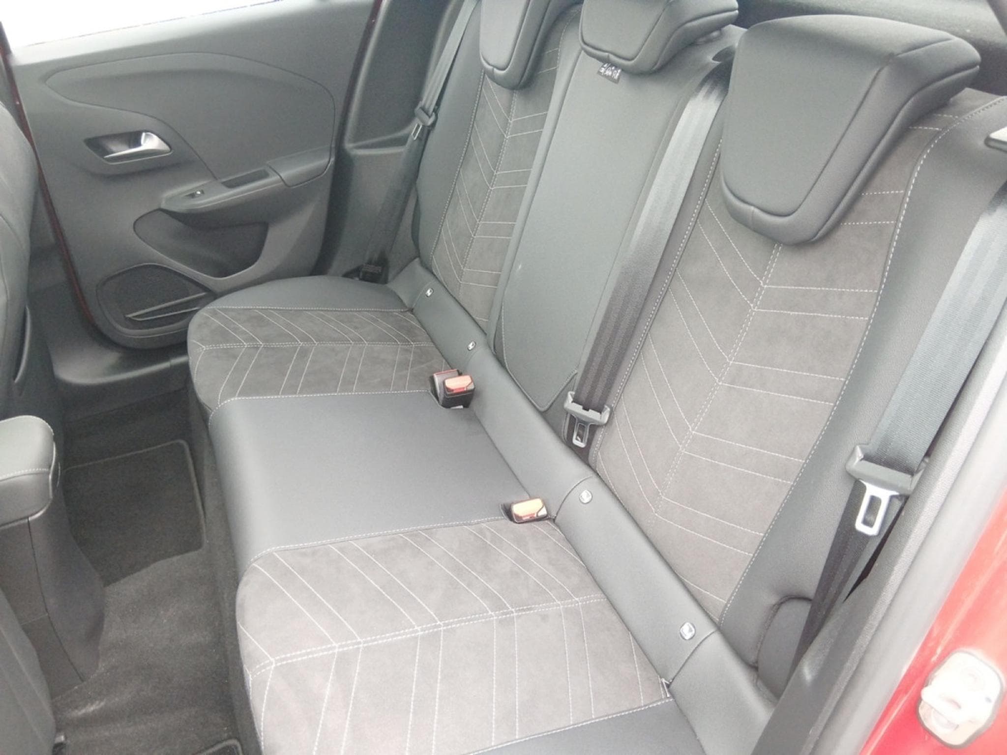 Opel Corsa 50 kWh GS Line (2023) - Foto 10