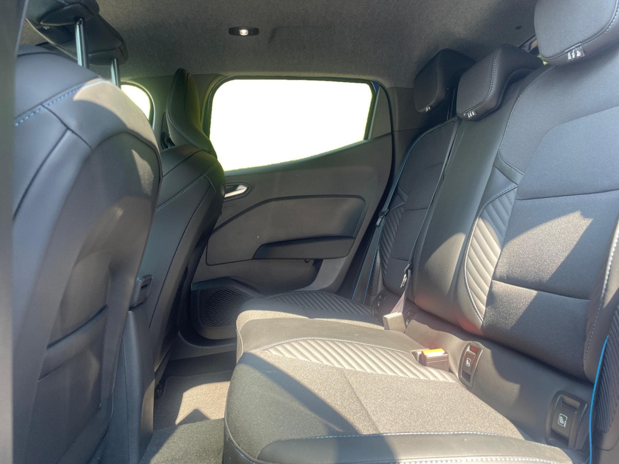 Renault Clio 1.6i Esprit Alpine E-Tech Full Hybrid (2025) - Foto 8