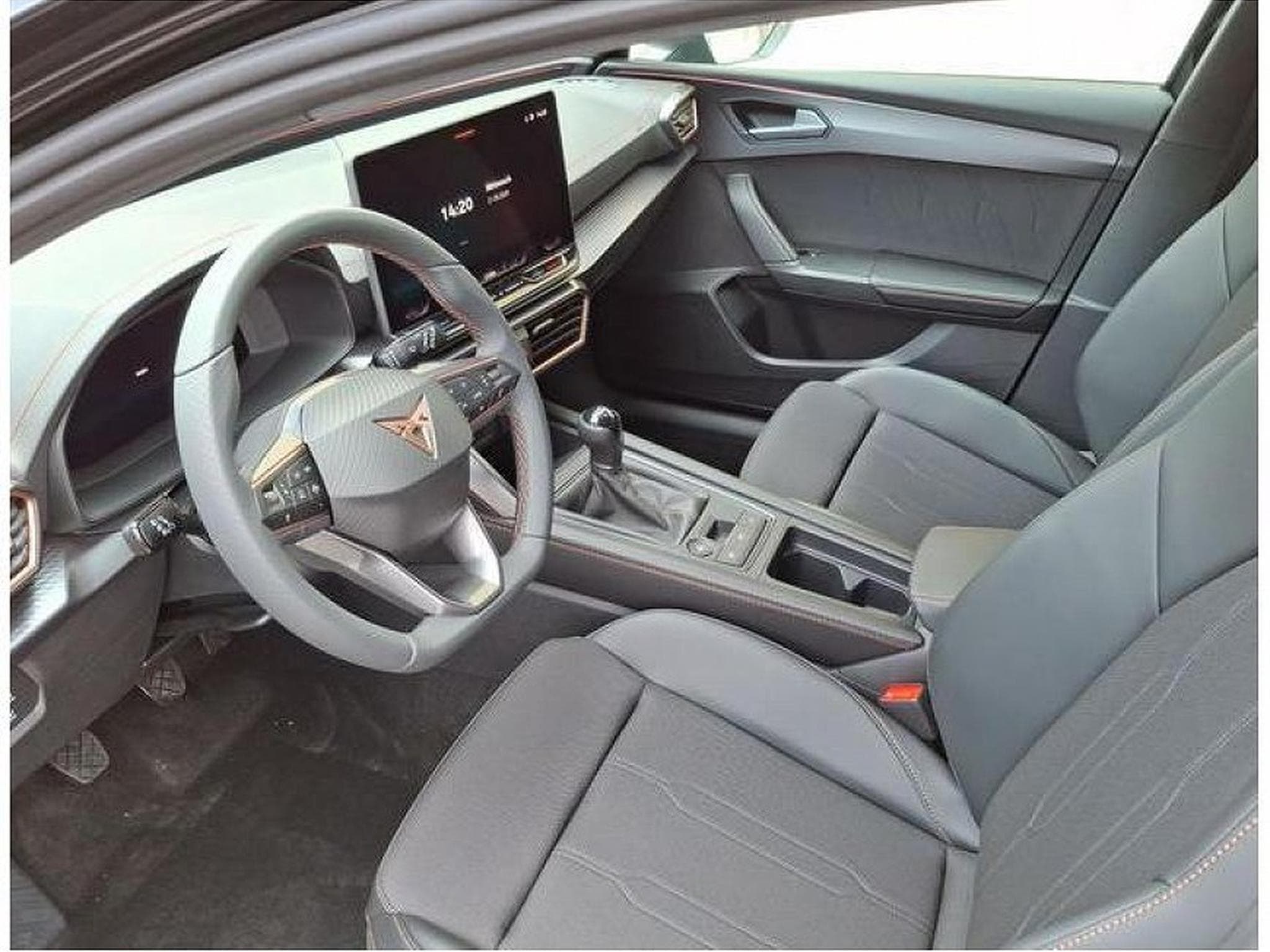 Cupra Leon (2025) - Photo 12