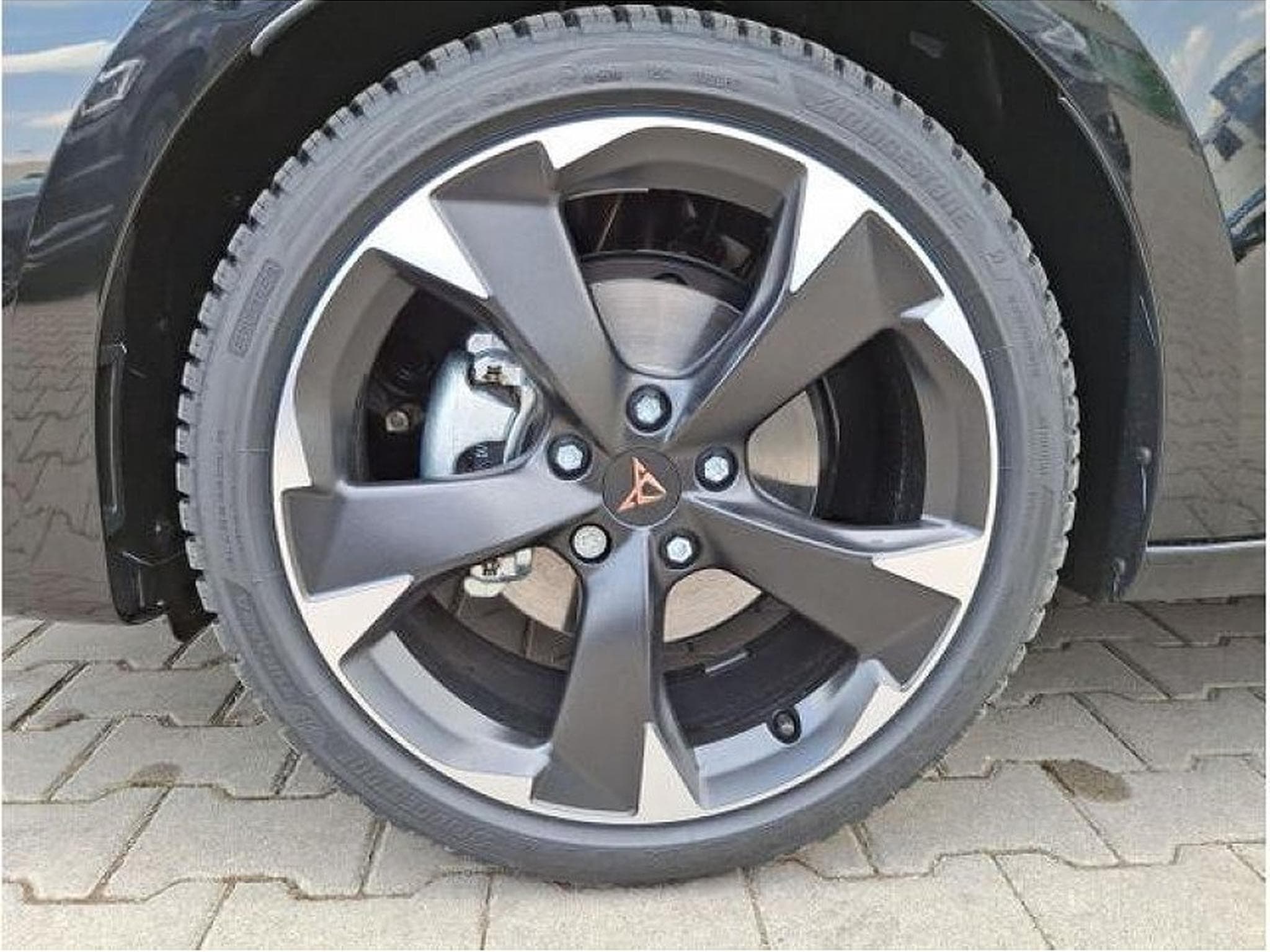 Cupra Leon (2025) - Photo 8