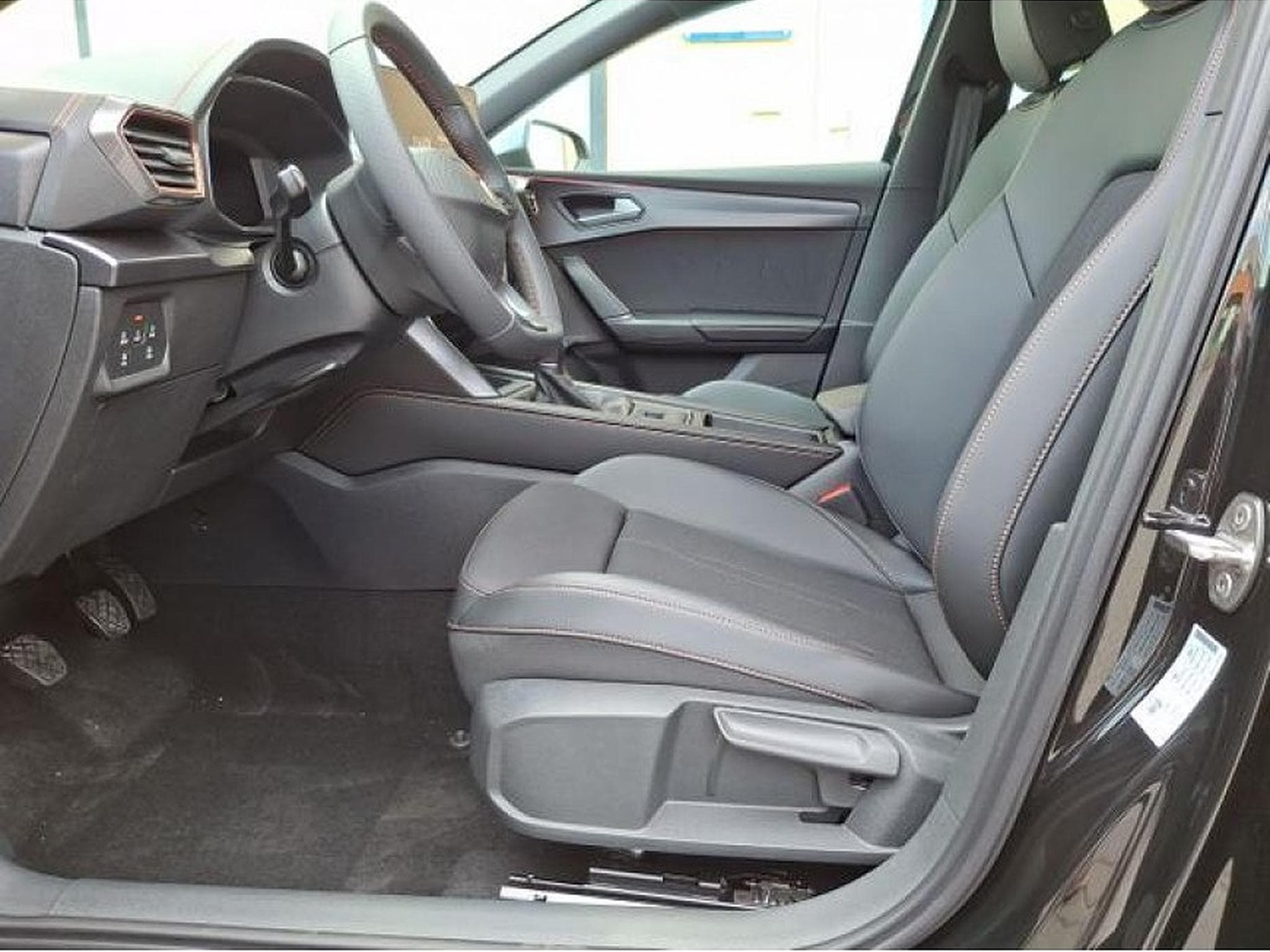 Cupra Leon (2025) - Photo 9