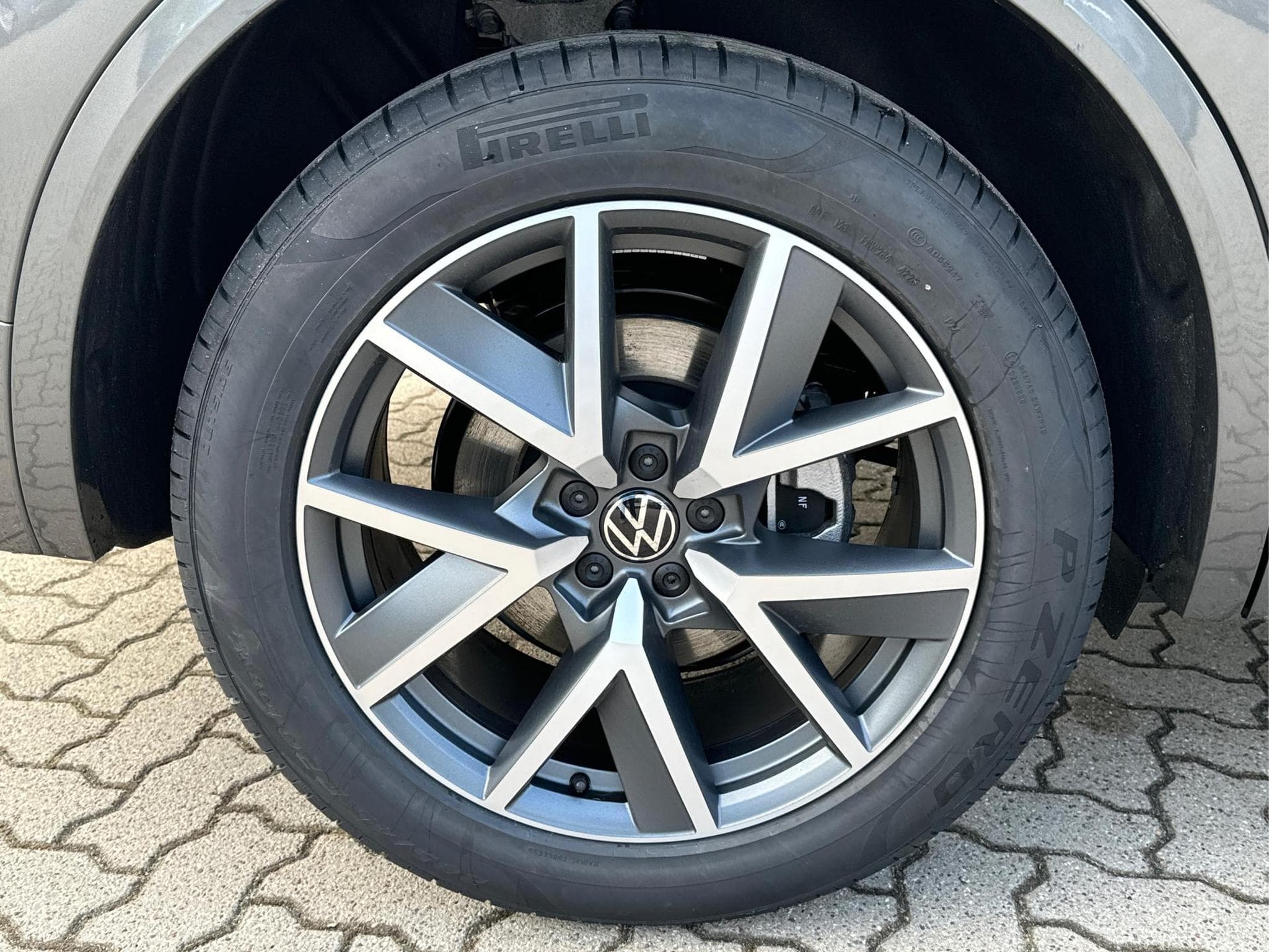 VW Touareg R FINAL EDITION (2026) - Photo 12