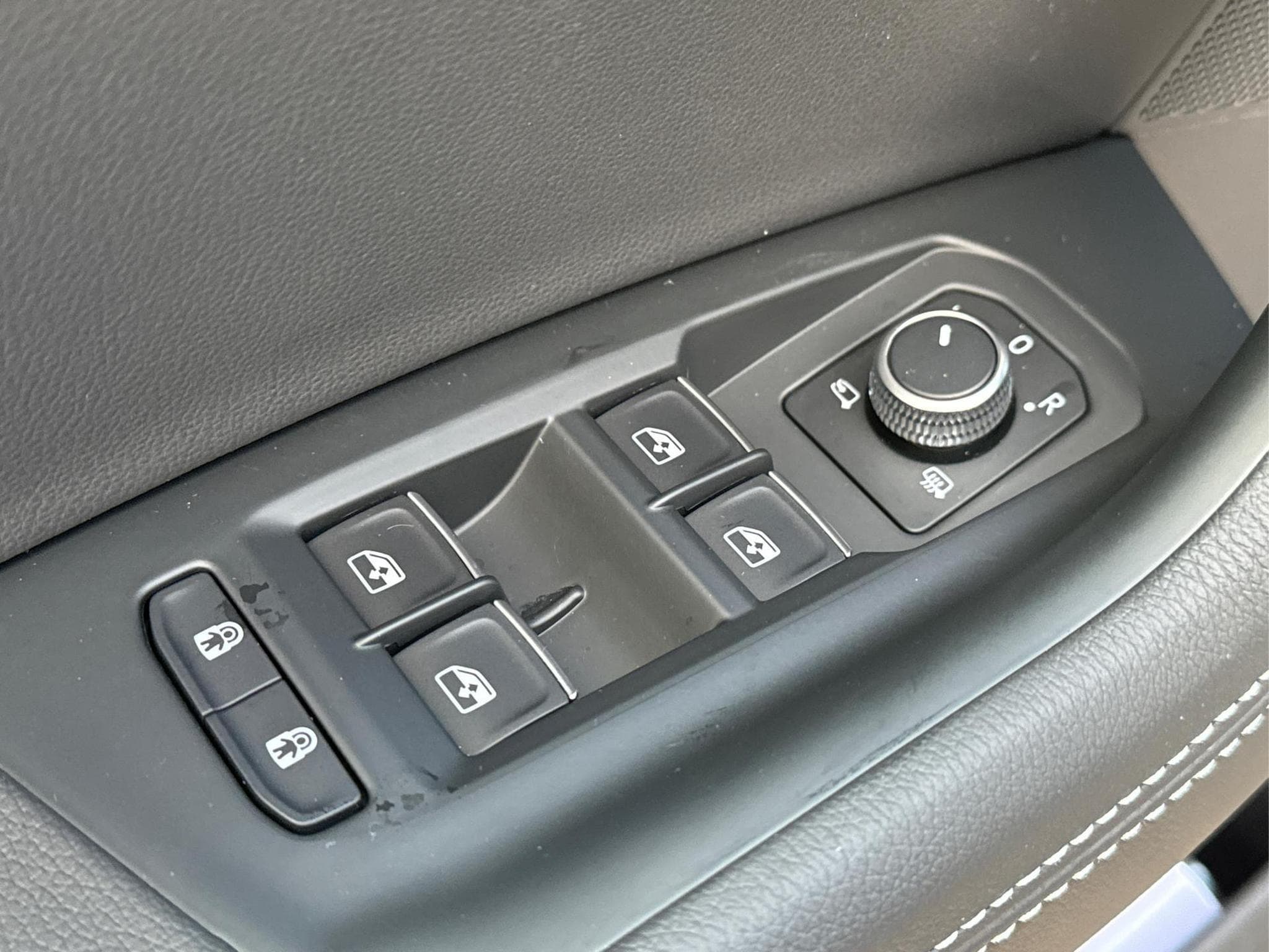 VW Touareg R FINAL EDITION (2026) - Photo 20