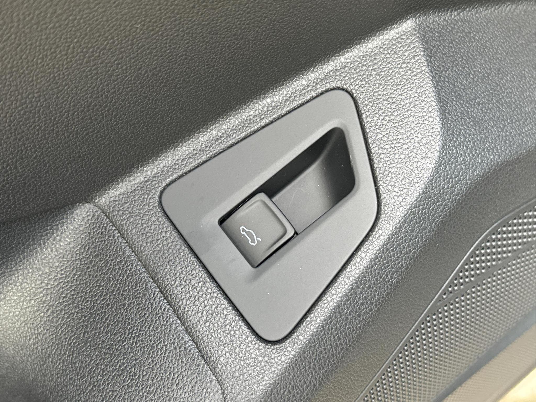 VW Touareg R FINAL EDITION (2026) - Photo 21