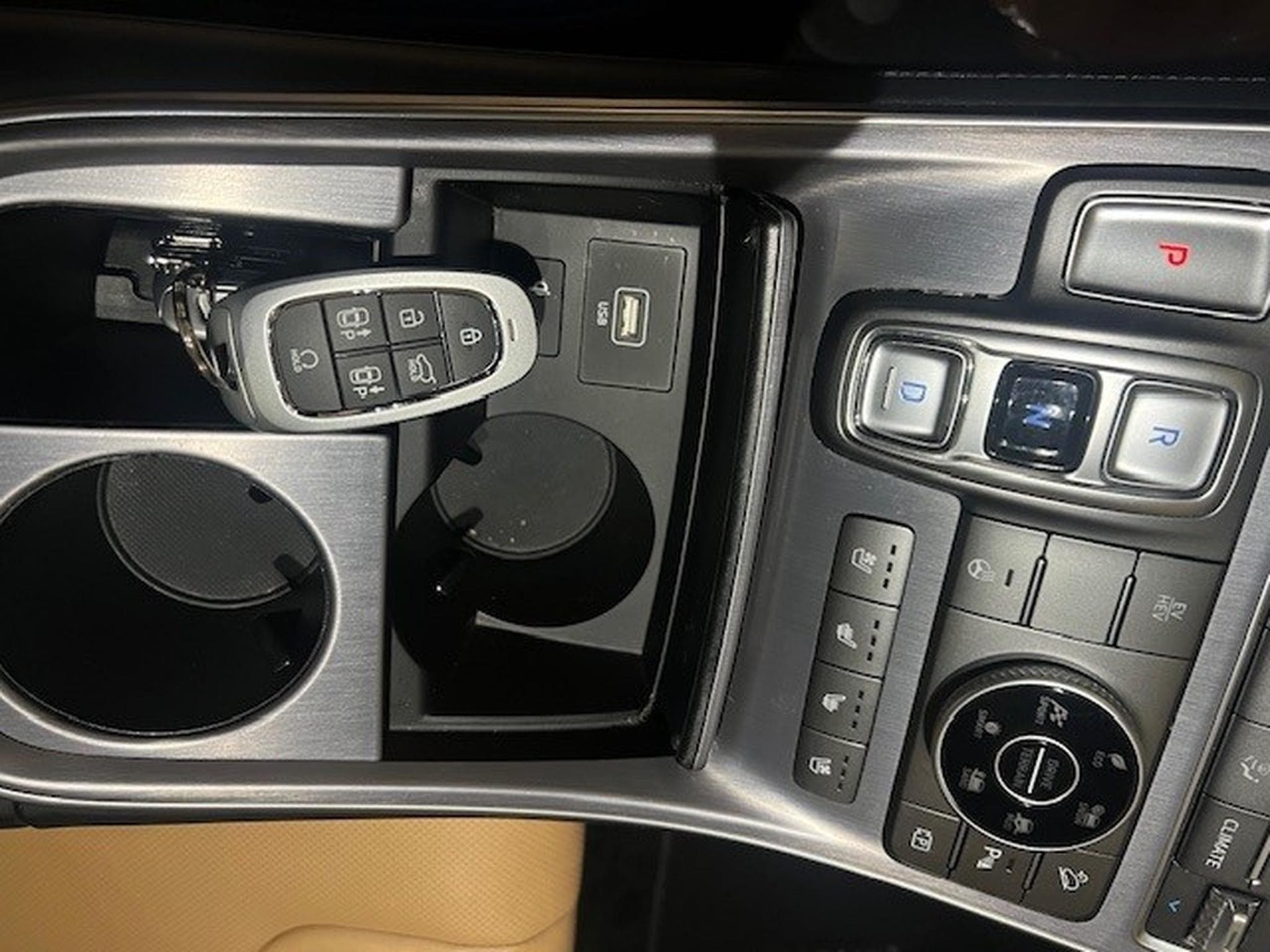 Hyundai Santa Fe 1.6 T-GDI SHINE SAFETY SENSATION LUXURY 4WD PLUG-IN HYBRIDE (2022) - Foto 6