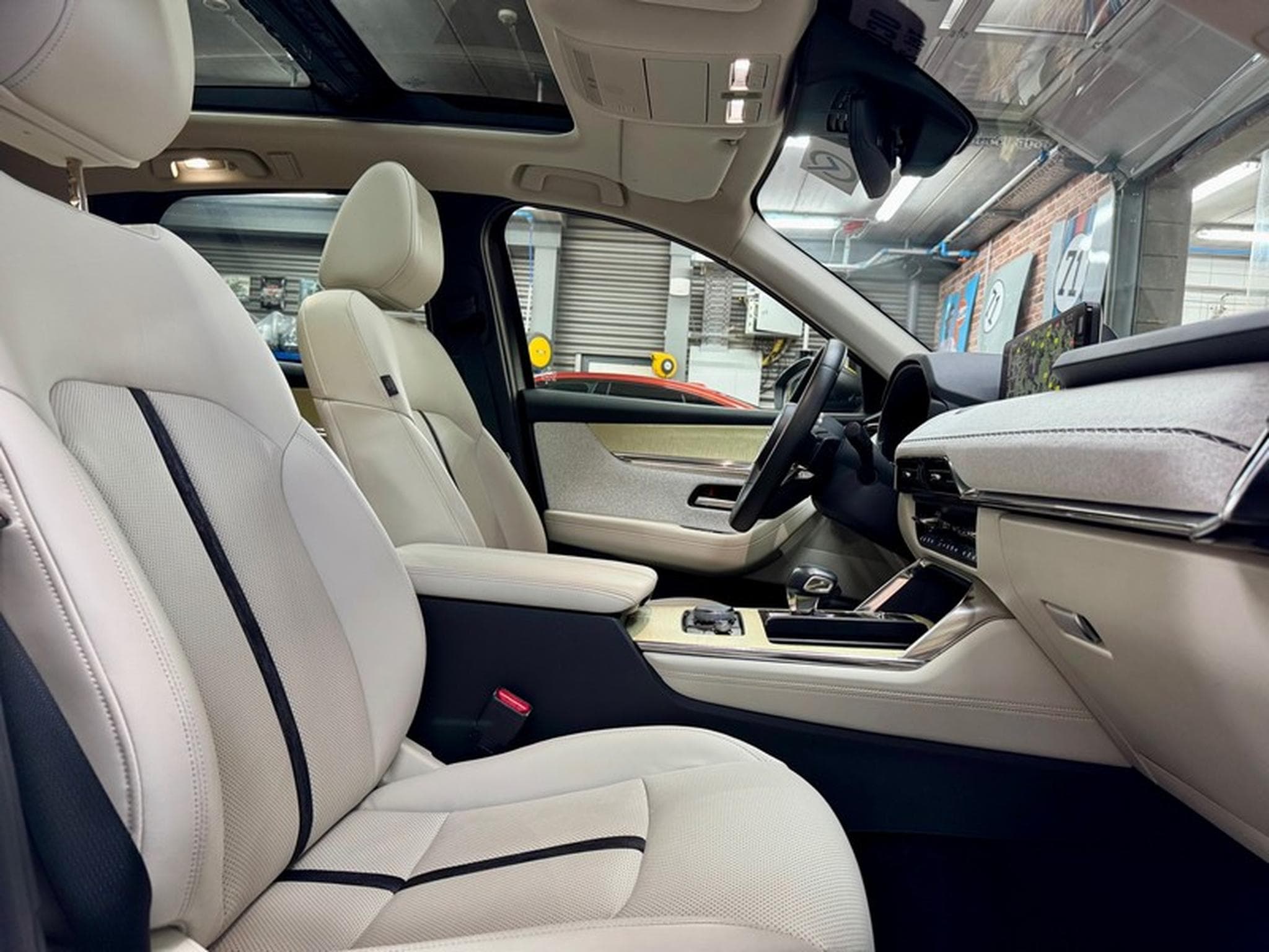 Mazda CX-60 CX-60 2.5 328cv Auto e-Skyactive TAKUMI (2023) - Foto 8