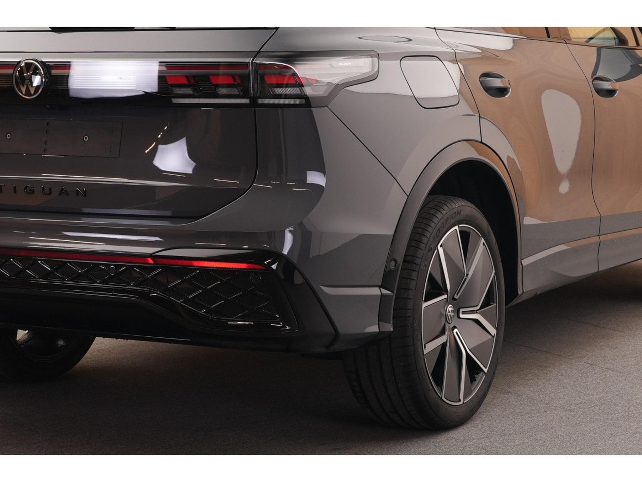 VW Tiguan R-Line 2.0 TDI 4Motion 142KW-193CV DSG7 - Attelage - DCC+ - (2025) - Foto 15