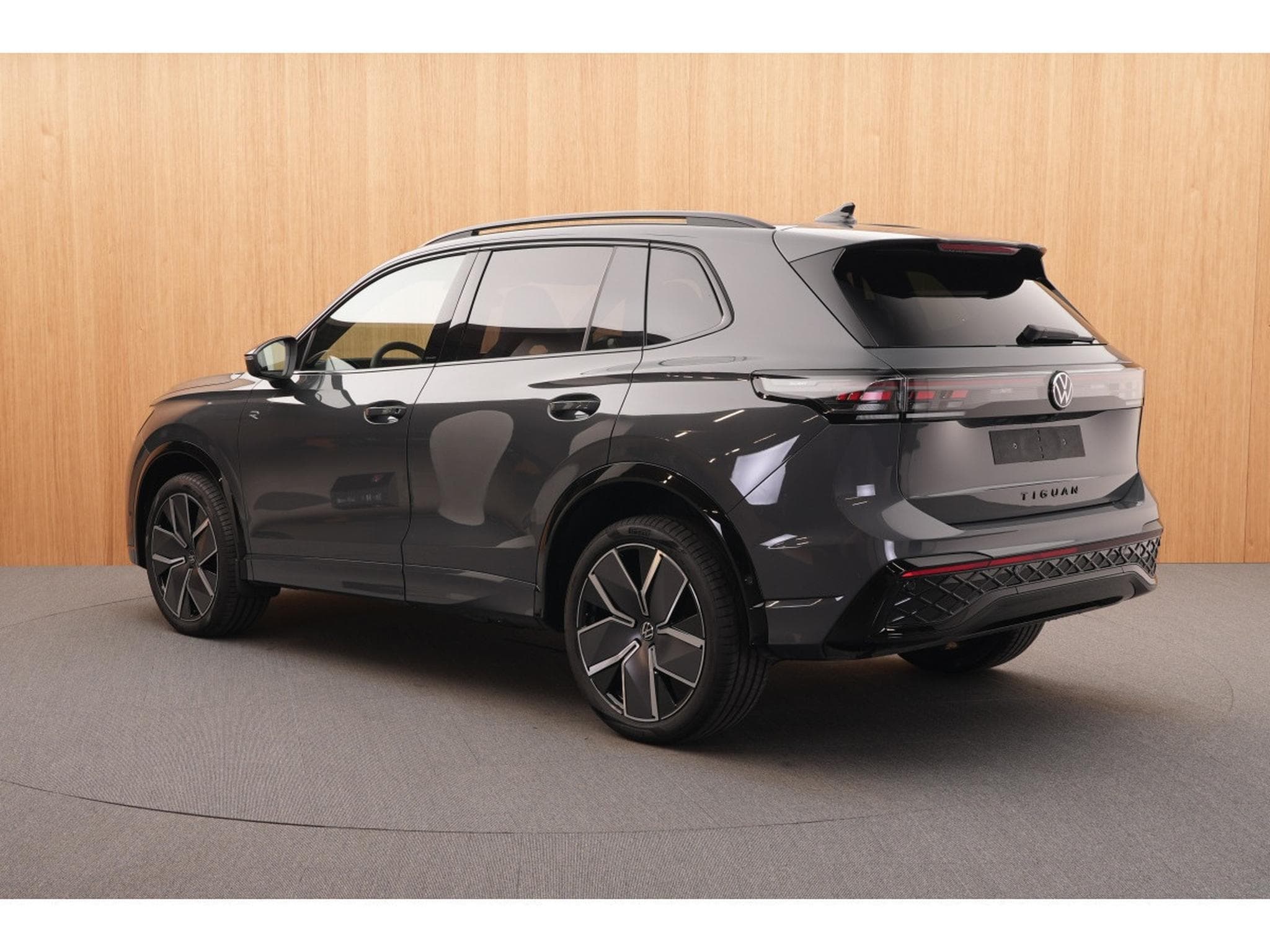 VW Tiguan R-Line 2.0 TDI 4Motion 142KW-193CV DSG7 - Attelage - DCC+ - (2025) - Foto 6