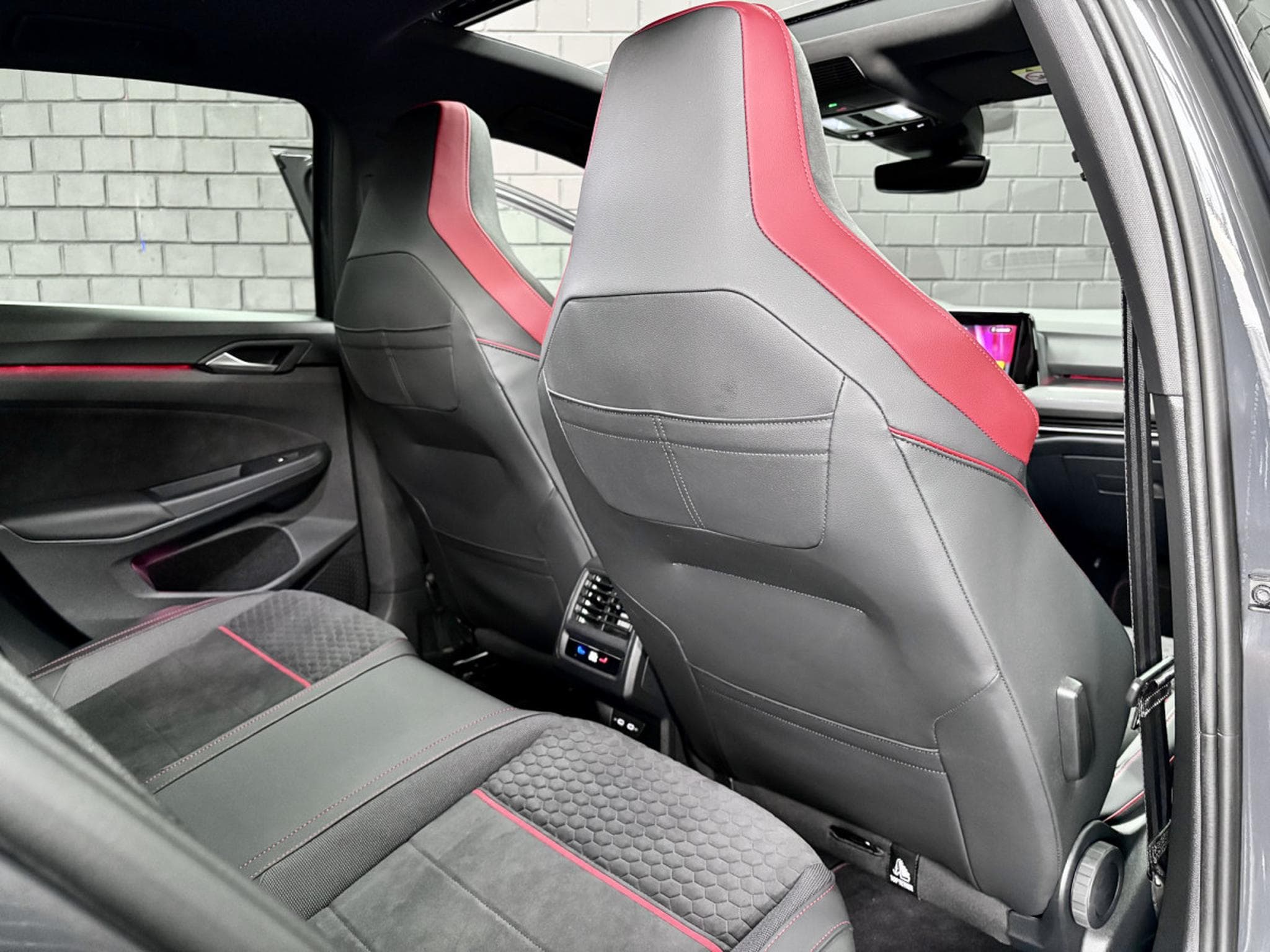 VW Golf GTI Clubsport 2.0 TSI 300 CV DSG7 *MATRIX* *TÊTE HAUTE* *PAN (2024) - Foto 23