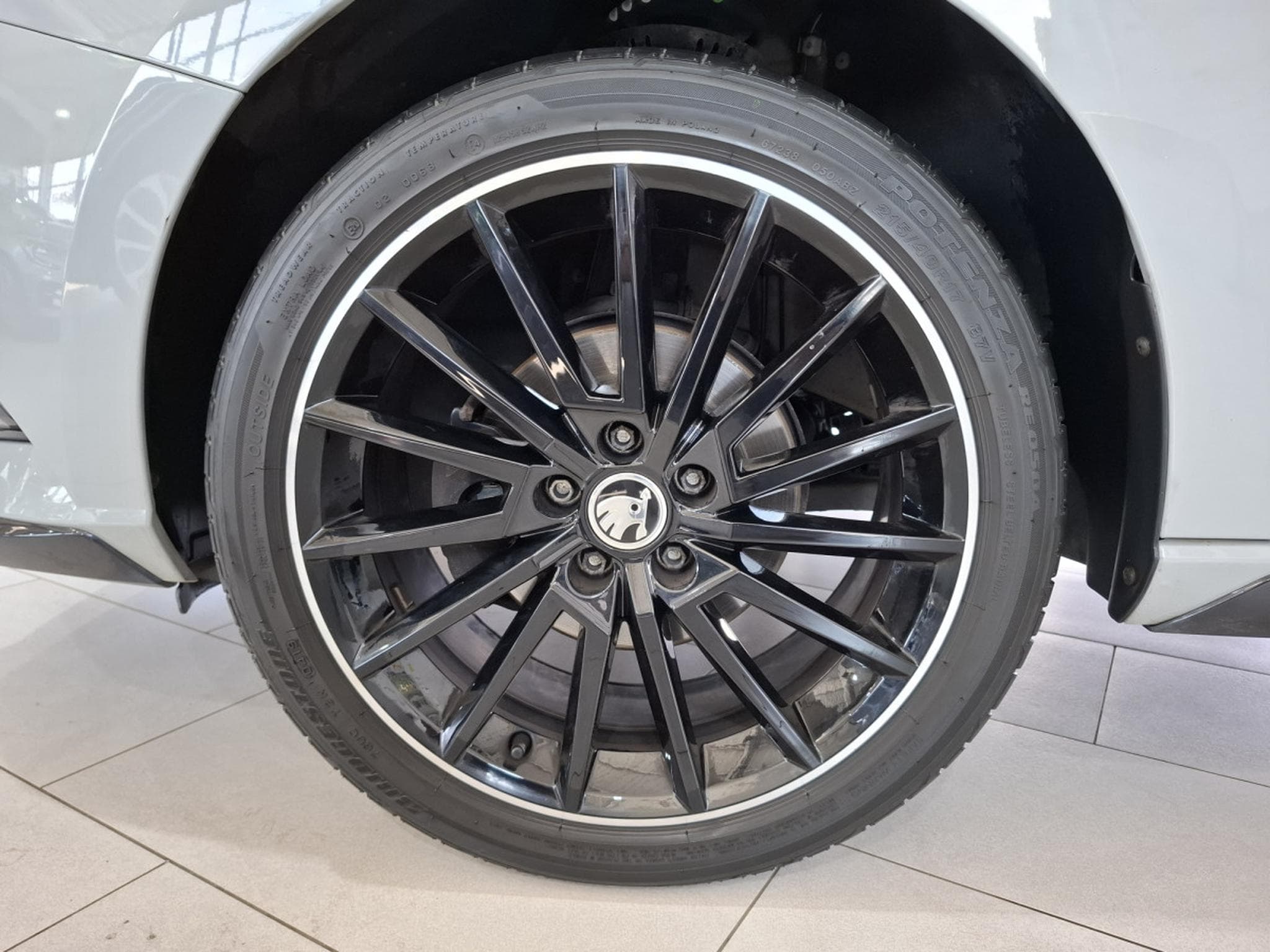 Skoda Fabia 1.0 TSI  MONTE CARLO, LED, CAMERA, PANORAMIQUE, ALU 17'',NAV (2019) - Foto 21