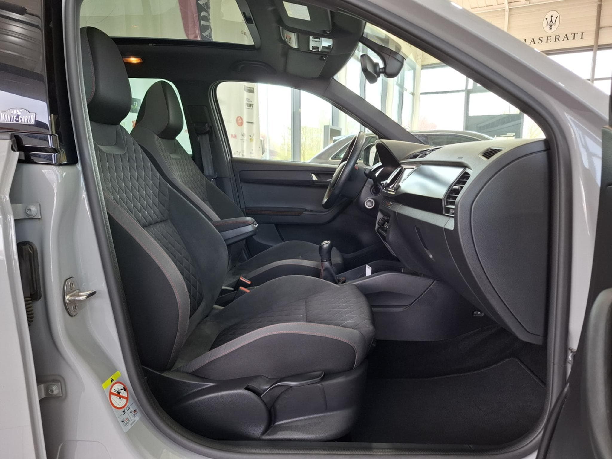 Skoda Fabia 1.0 TSI  MONTE CARLO, LED, CAMERA, PANORAMIQUE, ALU 17'',NAV (2019) - Foto 9