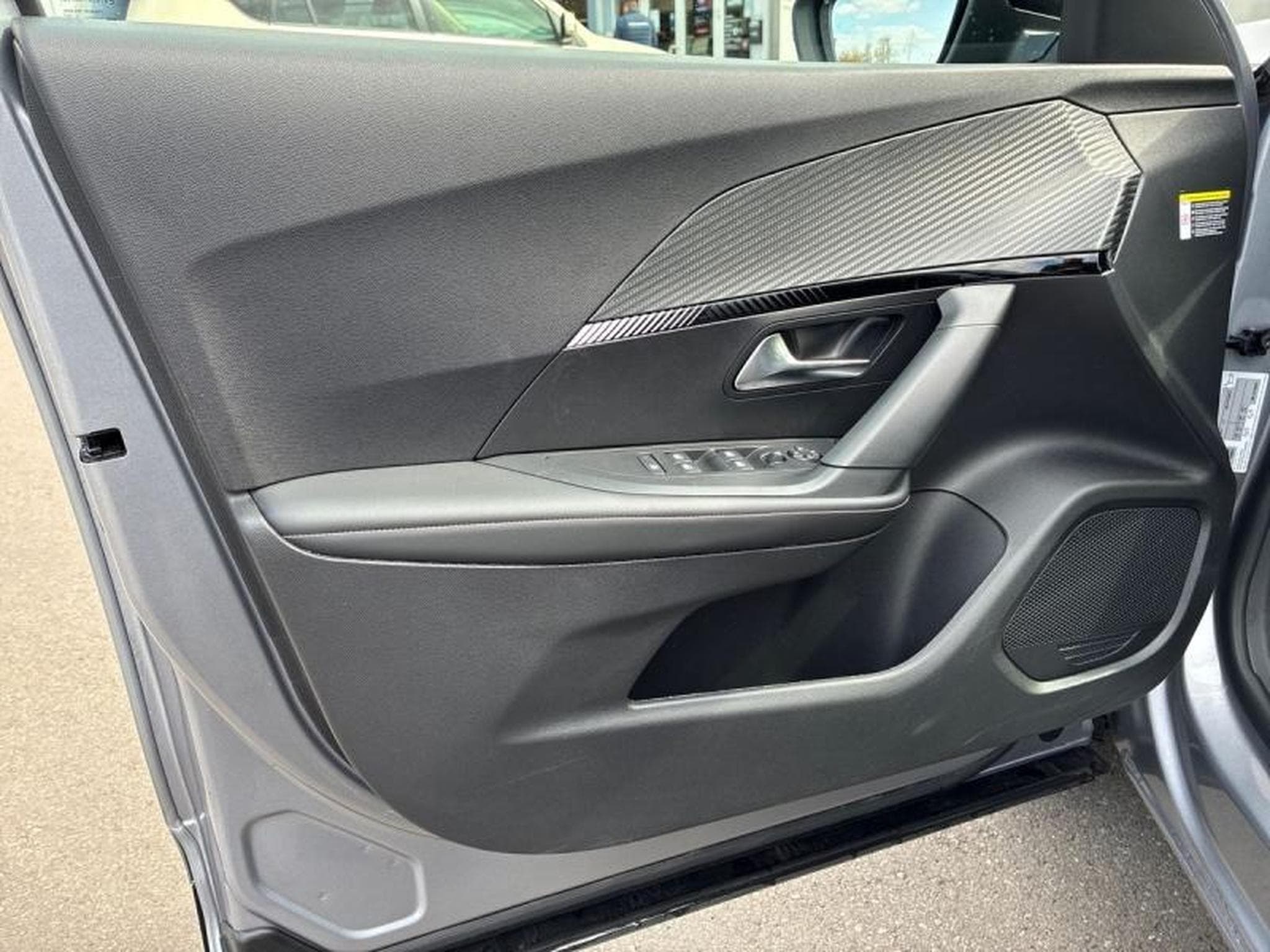 PEUGEOT 2008 1.2 100ch S&S Allure (2024) - Foto 11