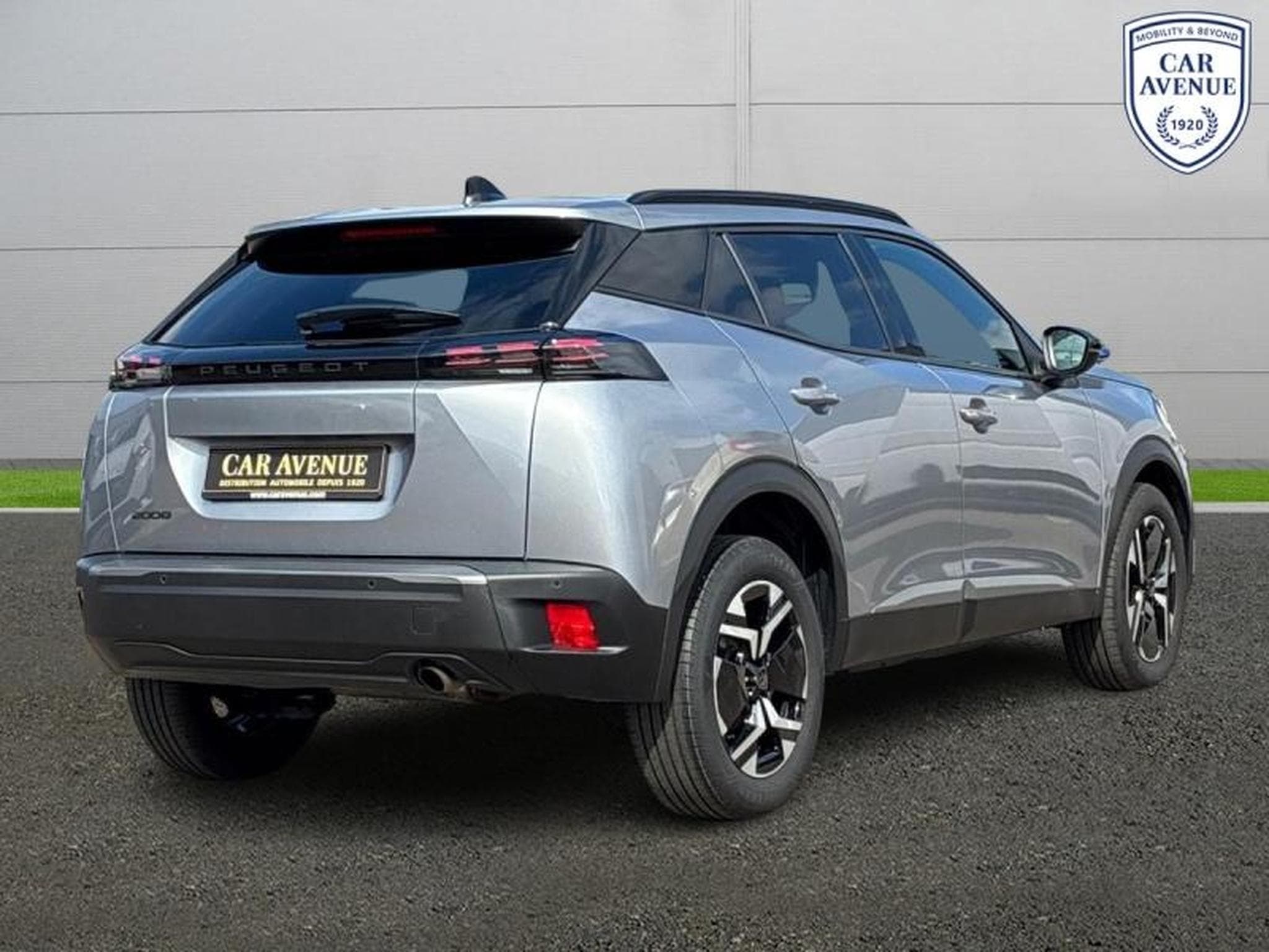 PEUGEOT 2008 1.2 100ch S&S Allure (2024) - Foto 12