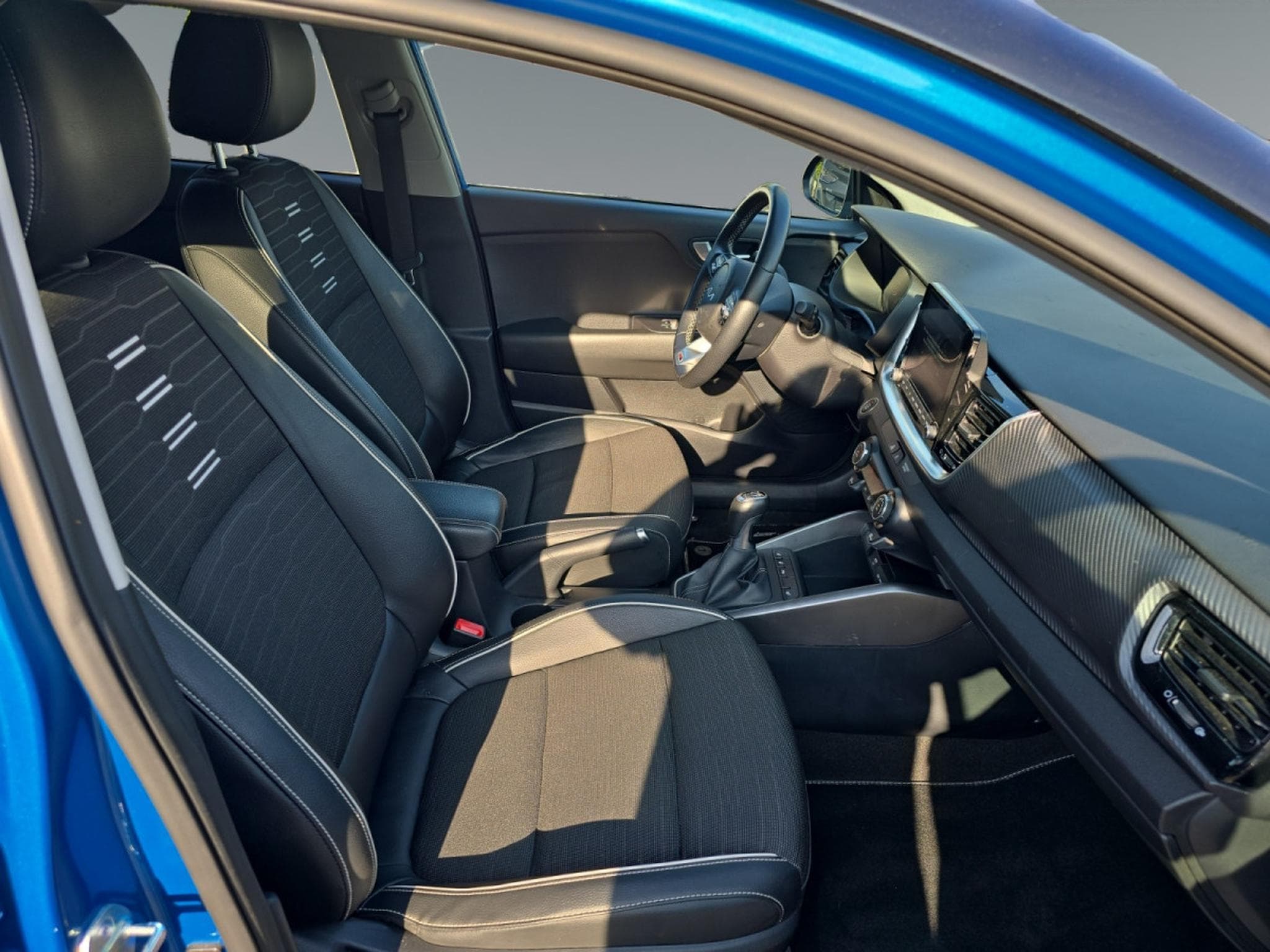 Kia Stonic GT Line 1.0T ISG (2023) - Foto 10