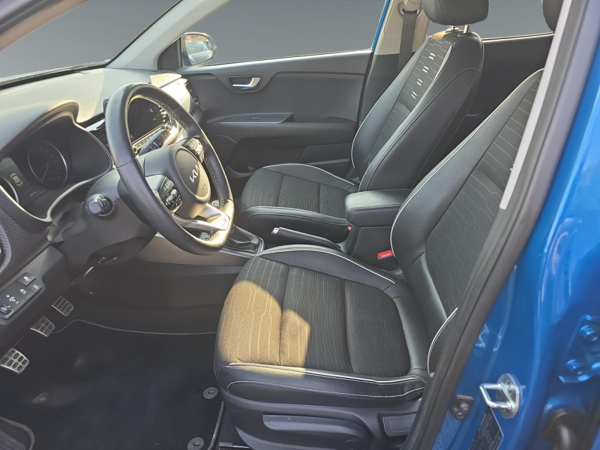 Kia Stonic GT Line 1.0T ISG (2023) - Foto 15