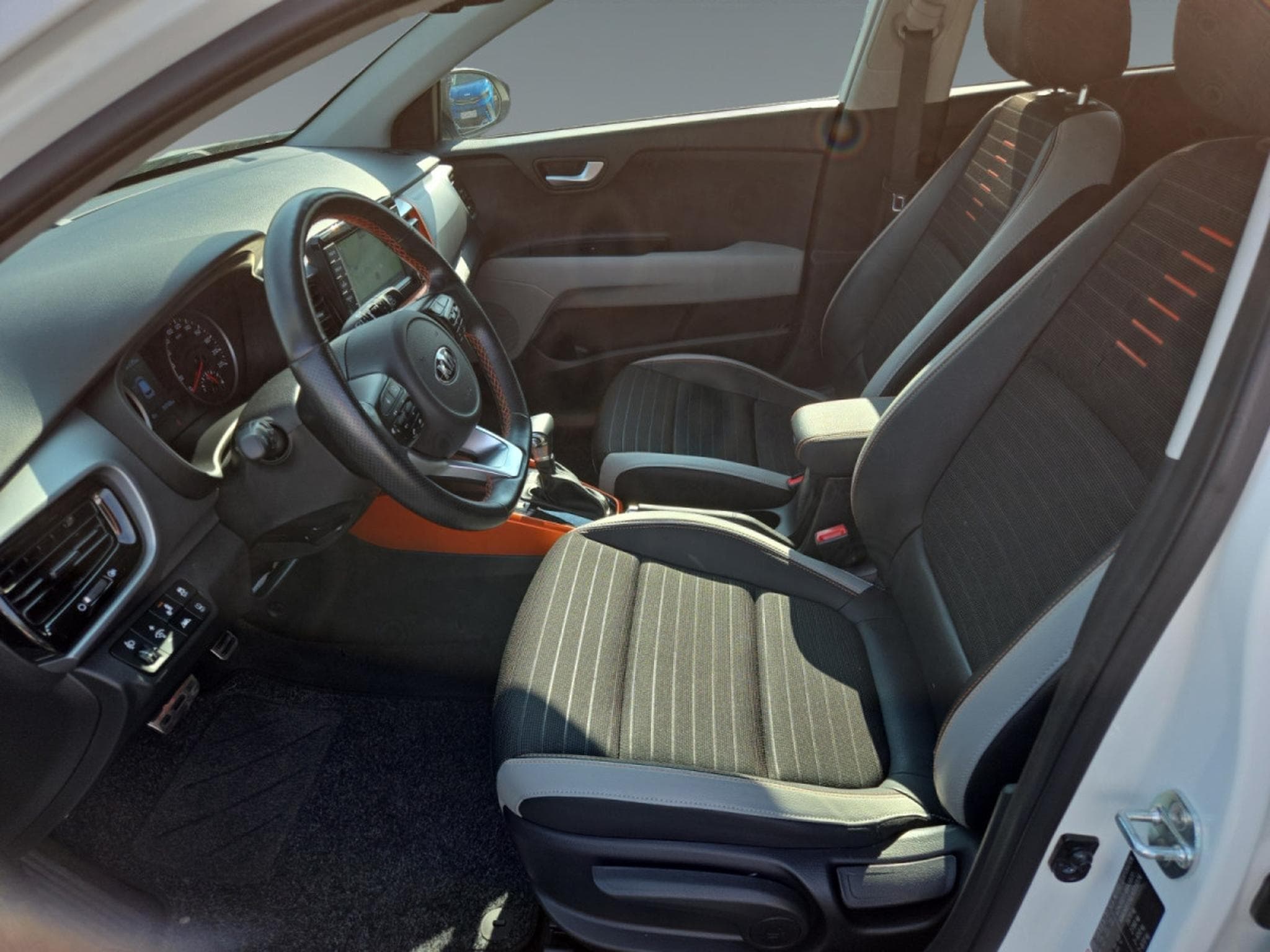 Kia Stonic Sense 1.0T 7DCT ISG (2019) - Foto 13