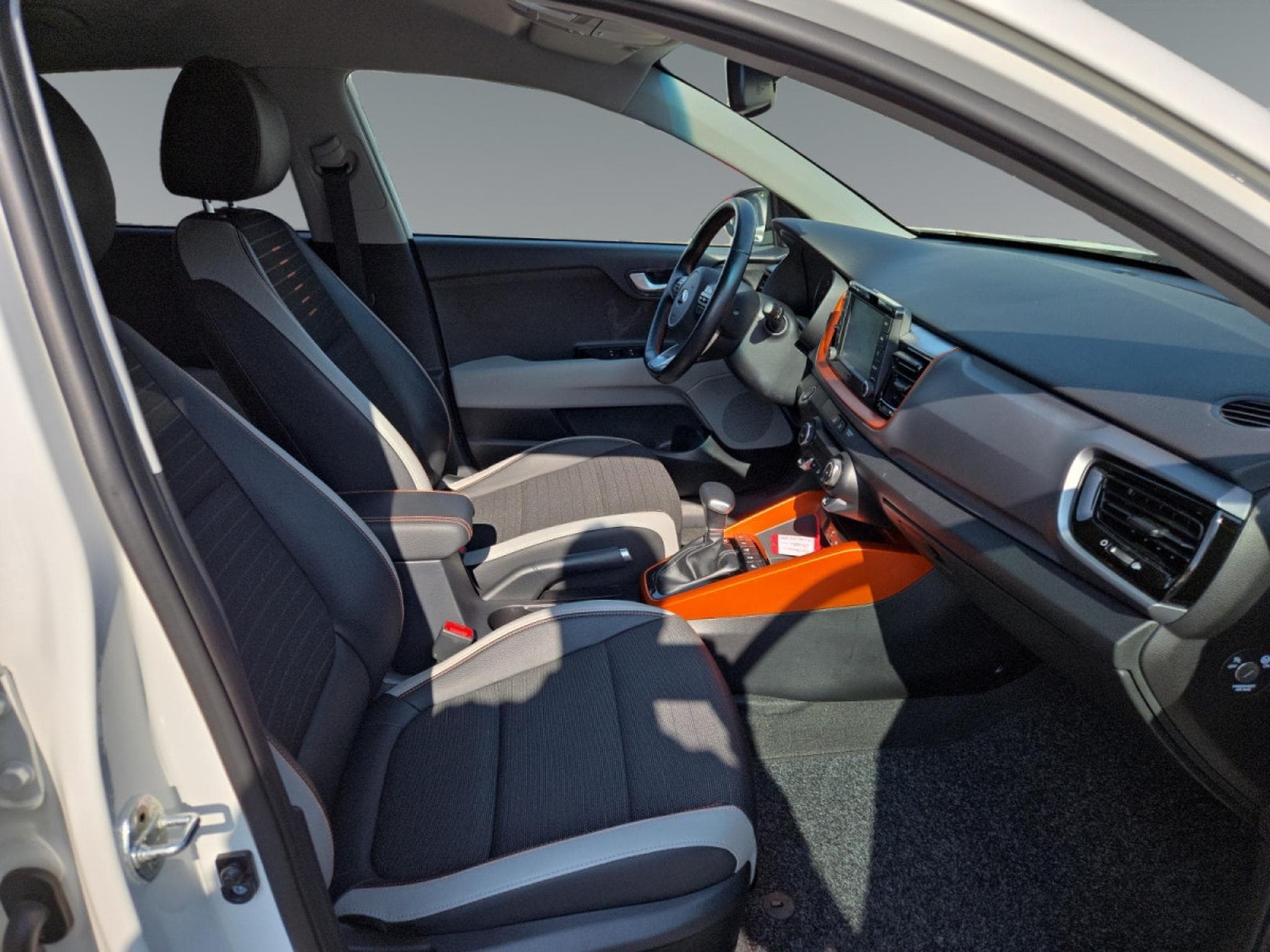 Kia Stonic Sense 1.0T 7DCT ISG (2019) - Foto 14