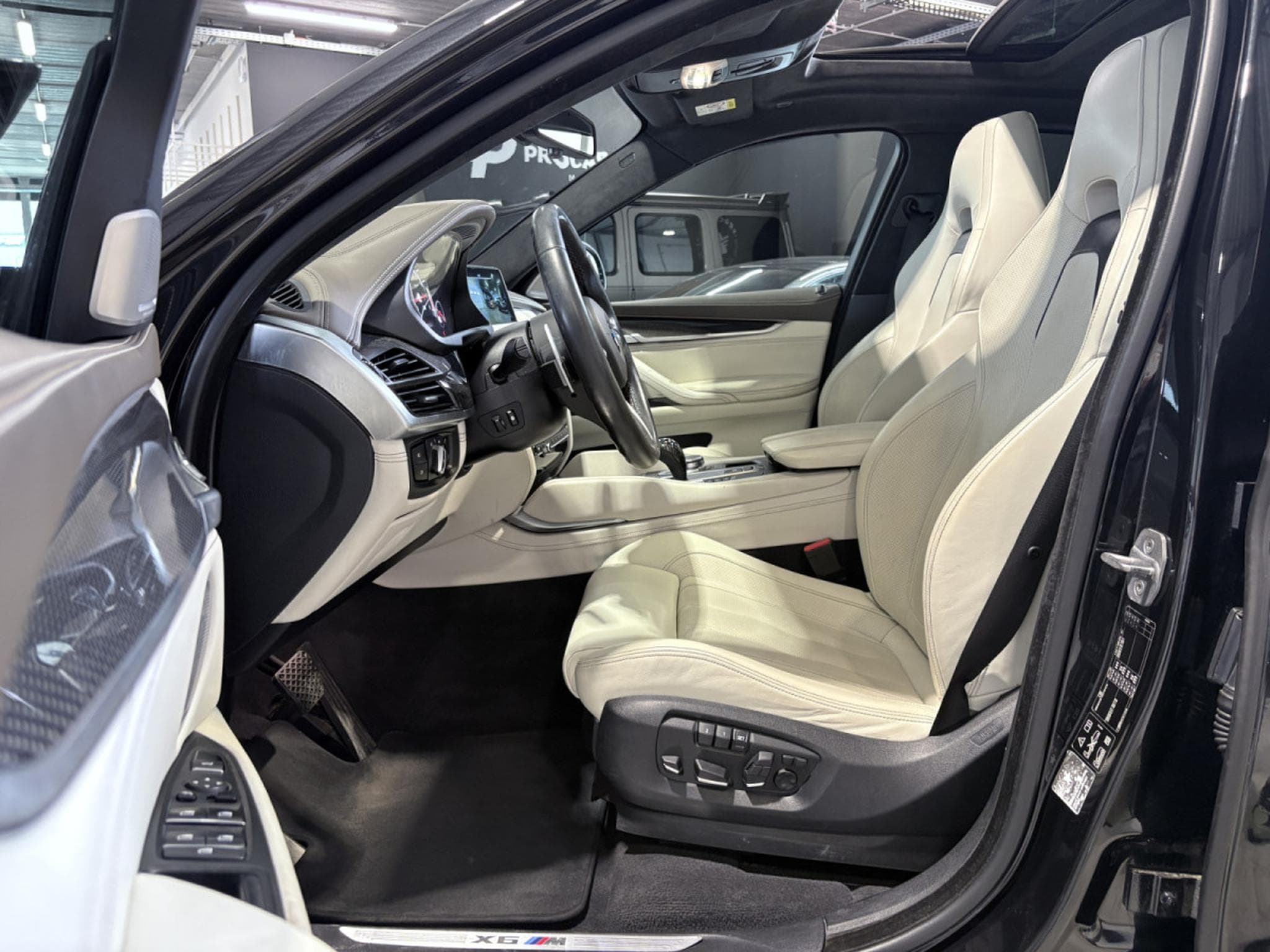 BMW X6M /Pano/HUD/SoftClose/Keles/360° ACC/ /21/B&O (2018) - Photo 16