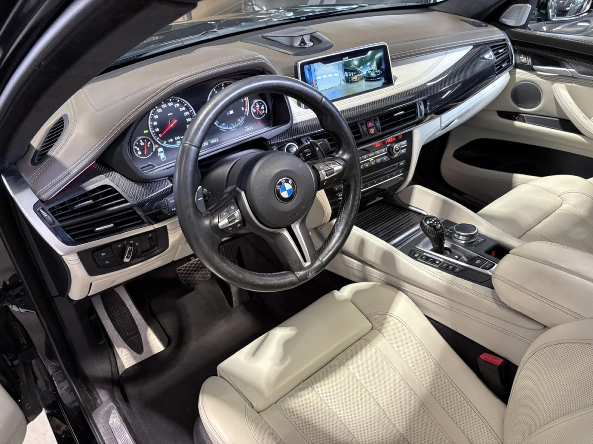 BMW X6M /Pano/HUD/SoftClose/Keles/360° ACC/ /21/B&O (2018) - Photo 17