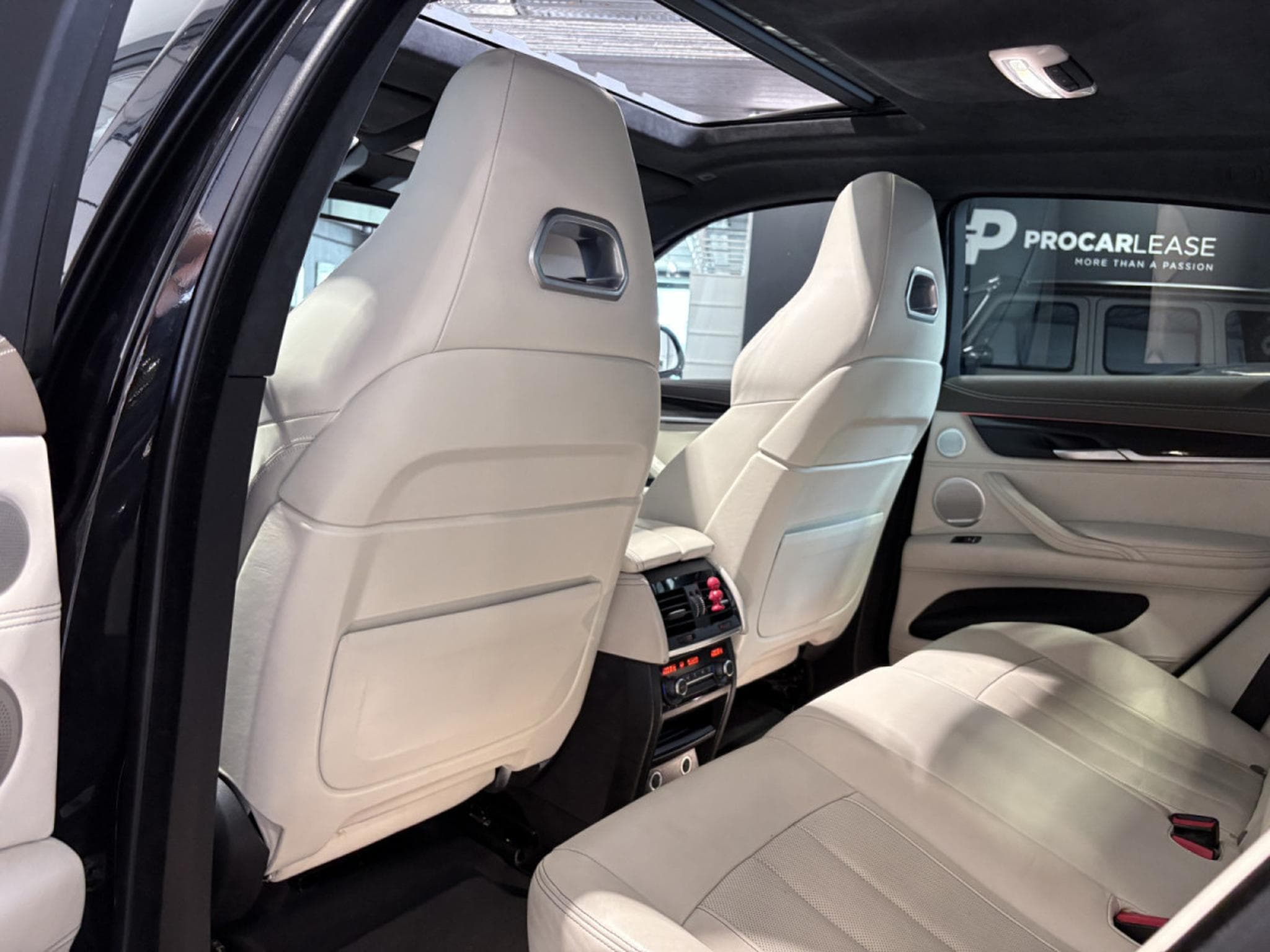 BMW X6M /Pano/HUD/SoftClose/Keles/360° ACC/ /21/B&O (2018) - Photo 24