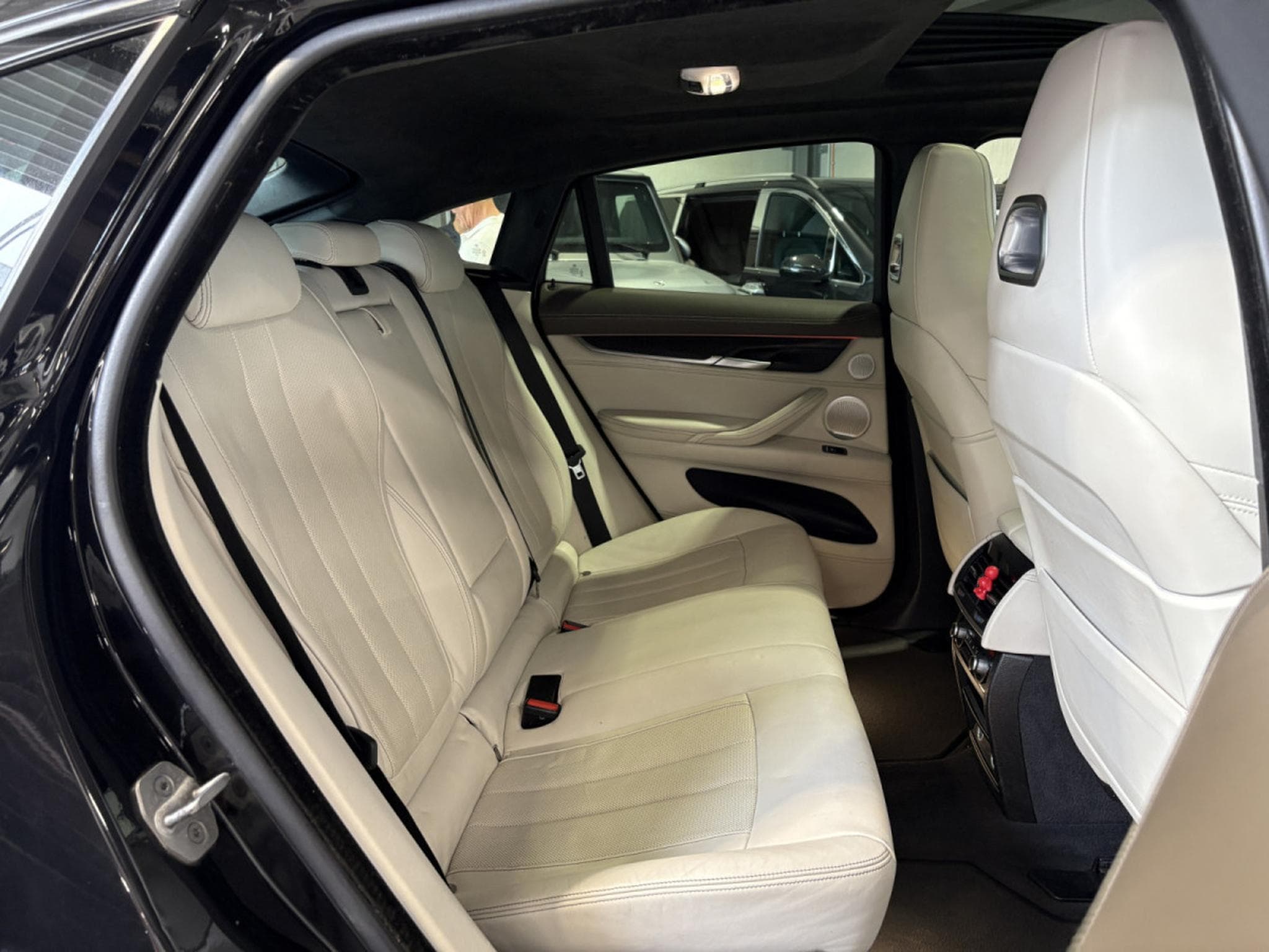 BMW X6M /Pano/HUD/SoftClose/Keles/360° ACC/ /21/B&O (2018) - Photo 25