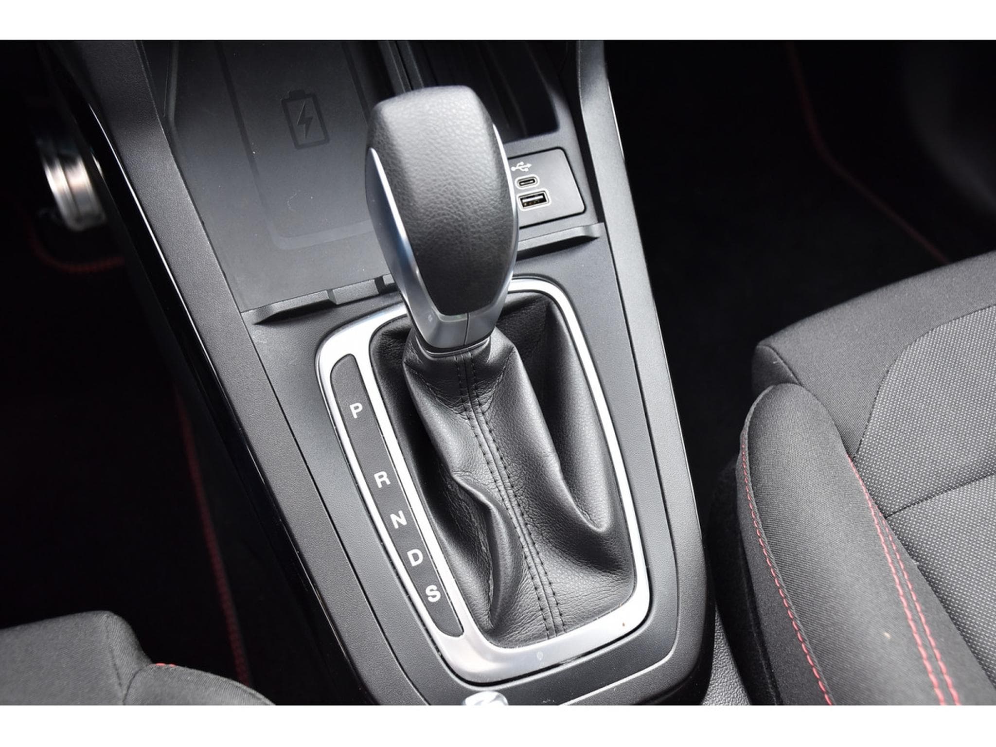 Ford Puma 1.0 EcoBoost ST-Line Auto. REGUL GPS LANE CAM 1° MAIN (2025) - Photo 17