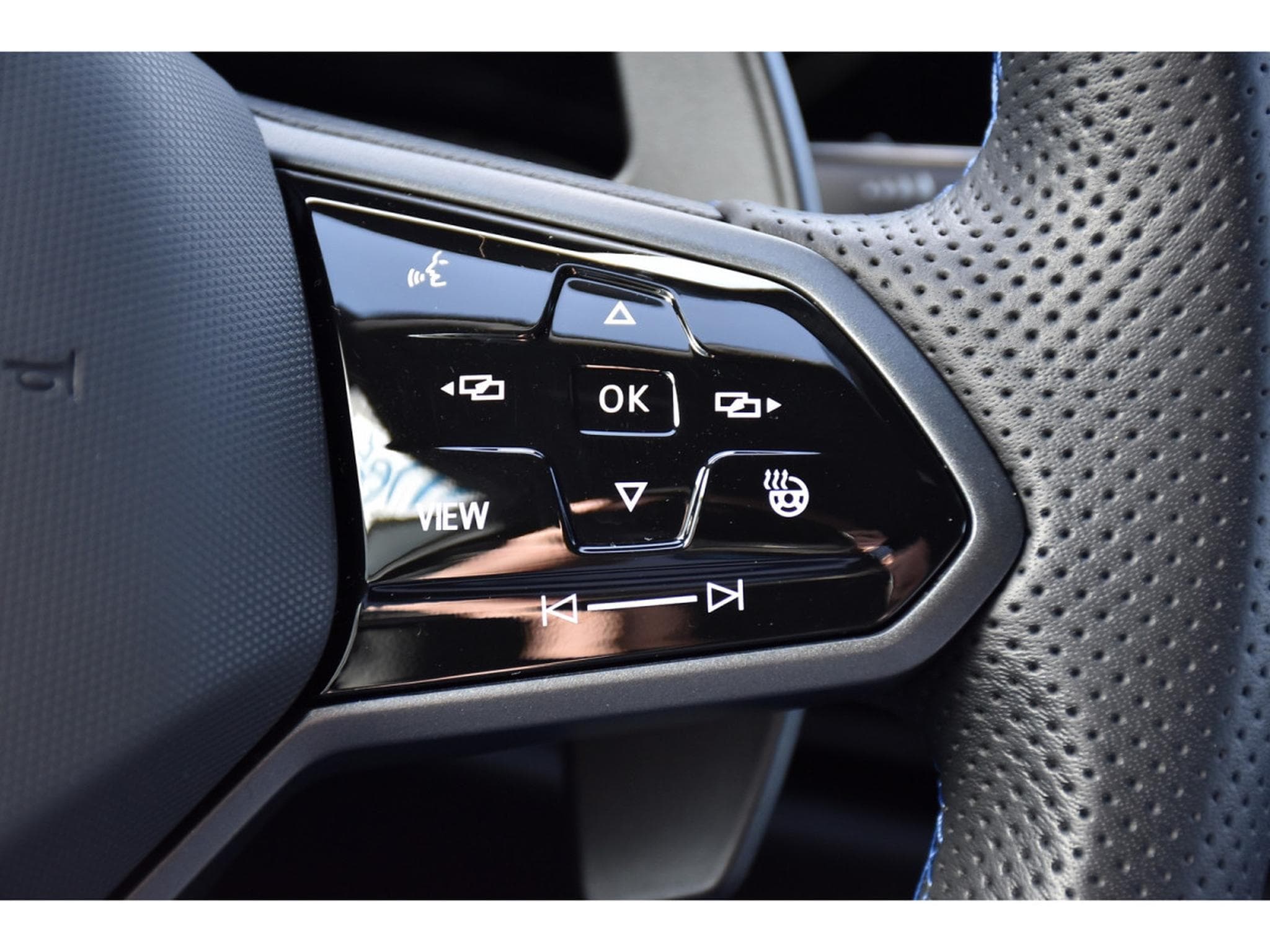 VW Golf R 2.0 TSI 4Motion DSG TRAVEL SIDE HARMAN/KARDON JA19 1° MAIN (2024) - Photo 22