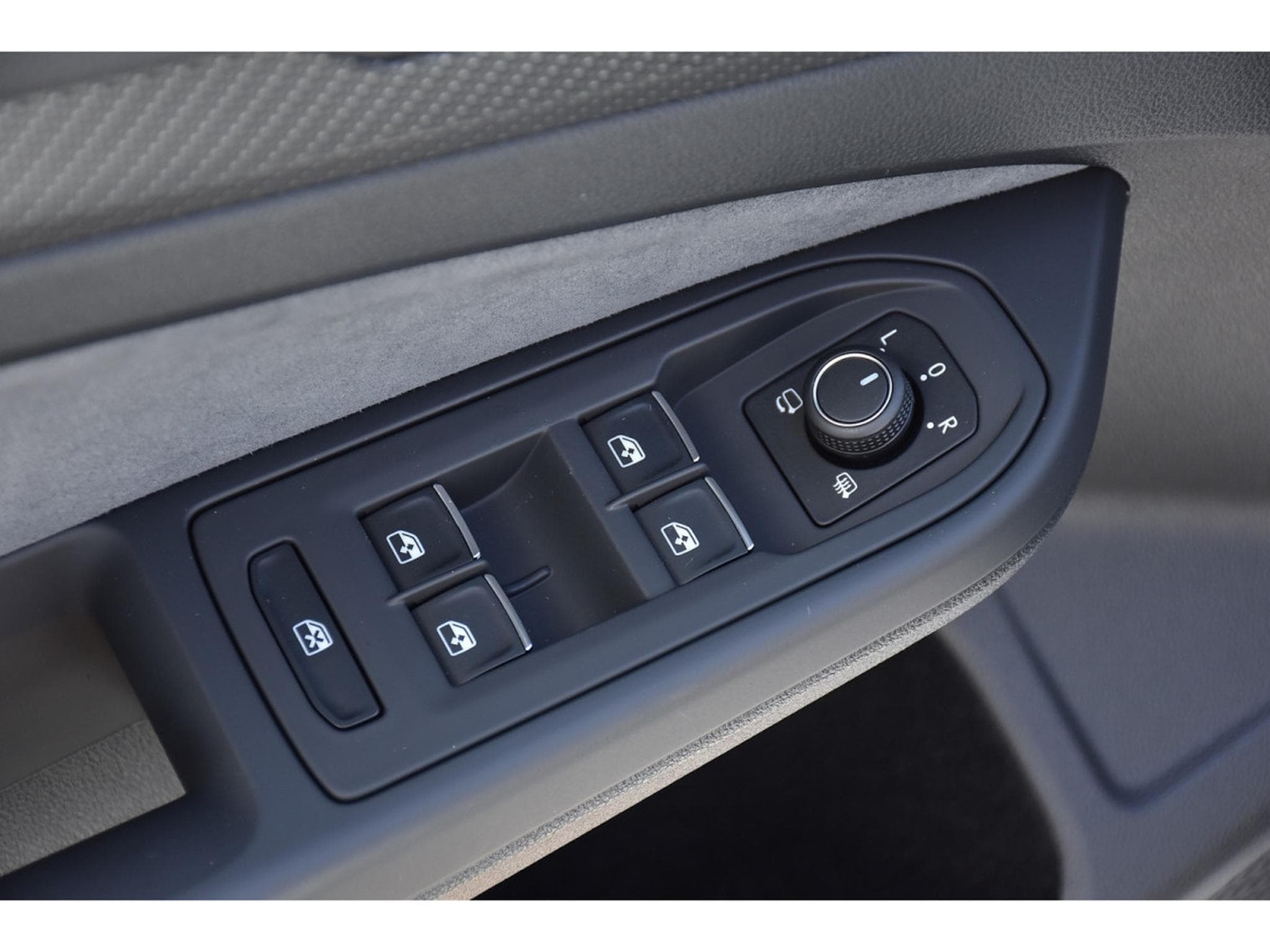 VW Golf R 2.0 TSI 4Motion DSG TRAVEL SIDE HARMAN/KARDON JA19 1° MAIN (2024) - Photo 23