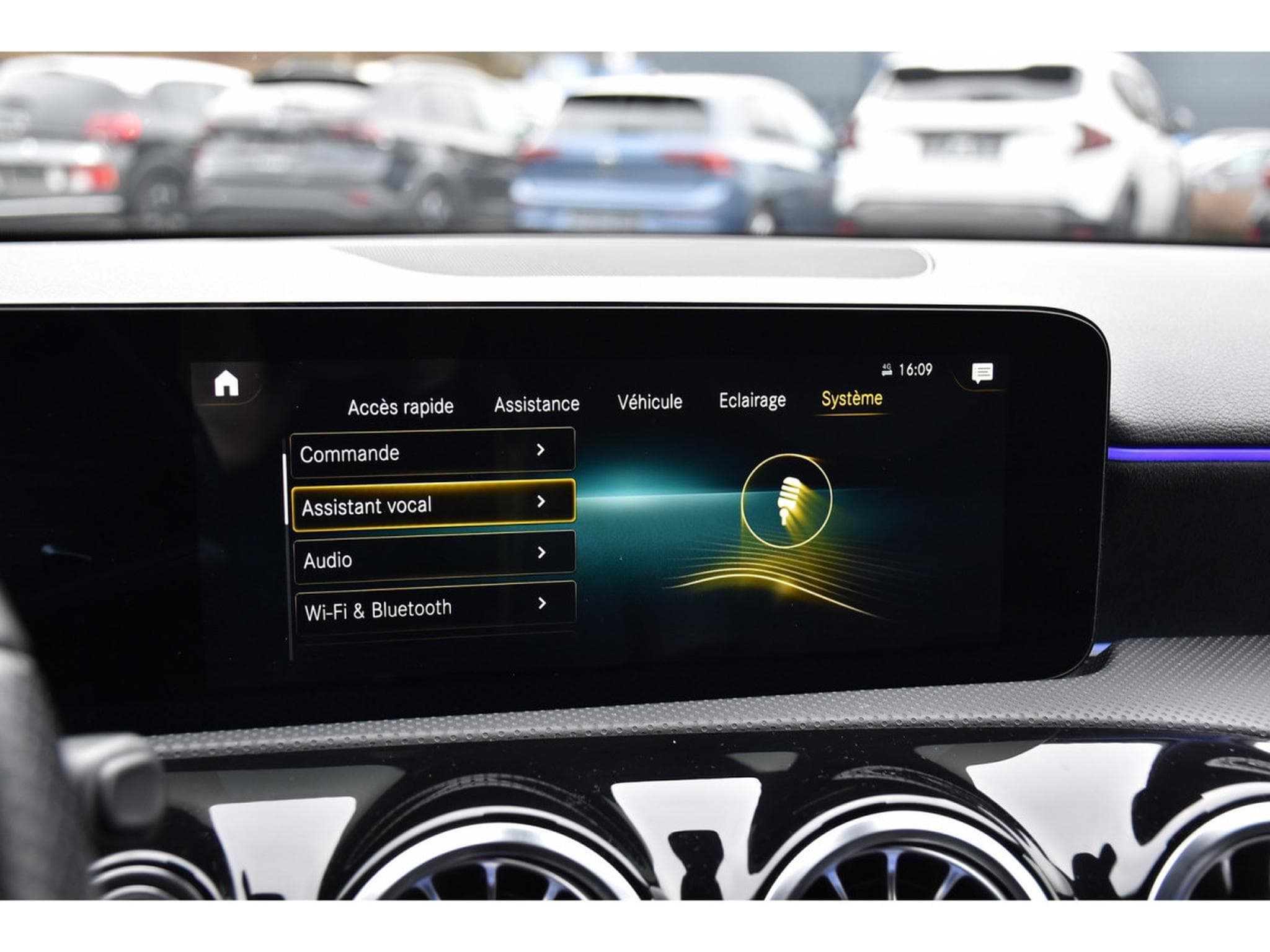 Mercedes A 200 AMG Line 7G DISTRONIC KEYLESS CAM NIGHT MIDLINE 1° MAIN (2023) - Photo 12