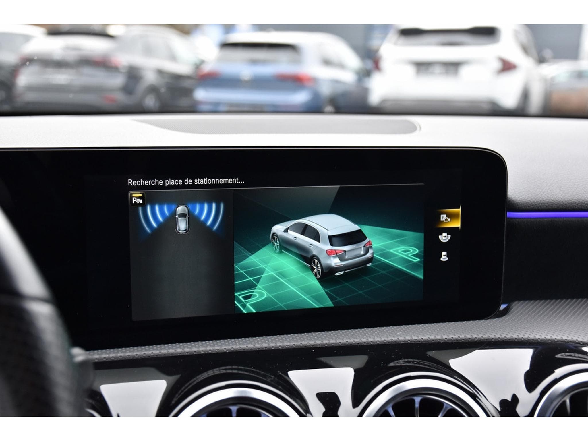 Mercedes A 200 AMG Line 7G DISTRONIC KEYLESS CAM NIGHT MIDLINE 1° MAIN (2023) - Photo 16