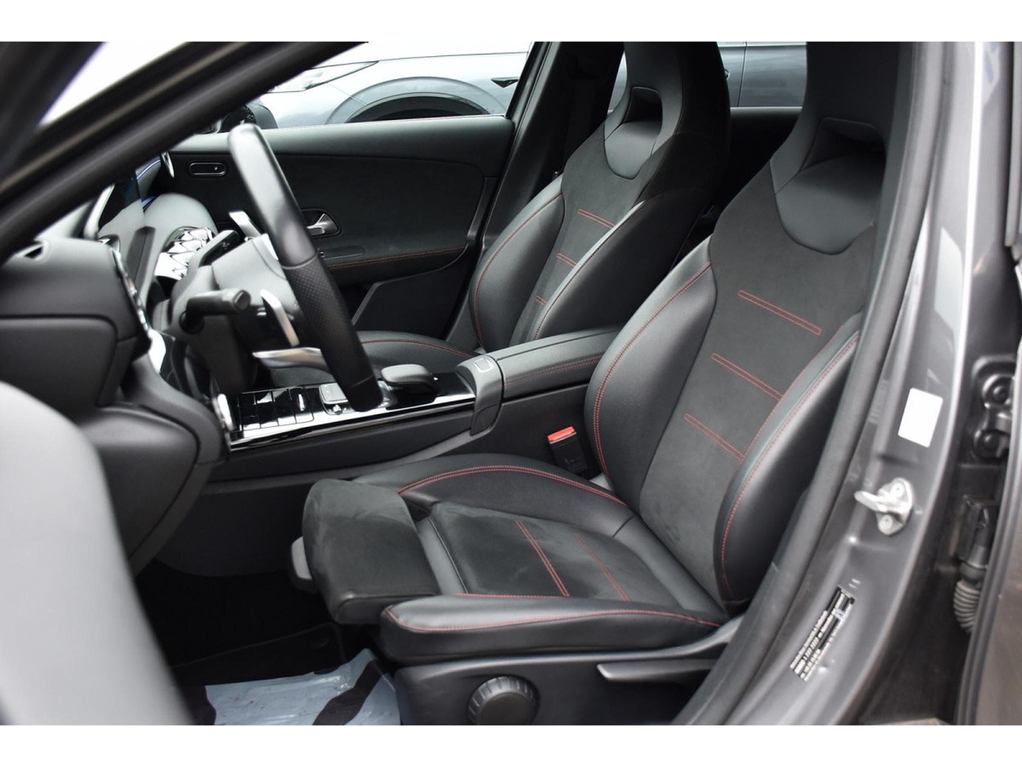 Mercedes A 200 AMG Line 7G DISTRONIC KEYLESS CAM NIGHT MIDLINE 1° MAIN (2023) - Photo 6