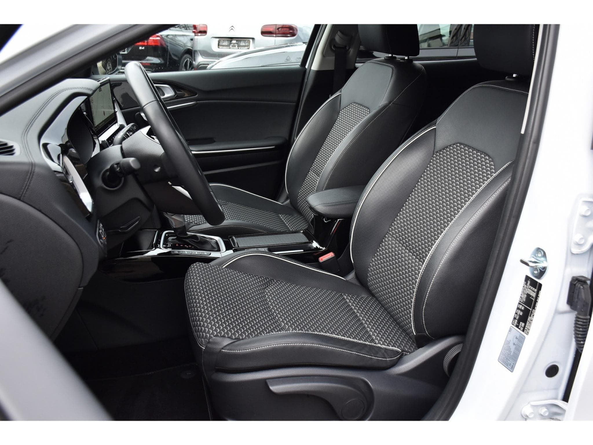 Kia XCeed 1.6 GDI PHEV Business Line DCT ACC LANE SIDE CAM 1° MAIN (2023) - Photo 6