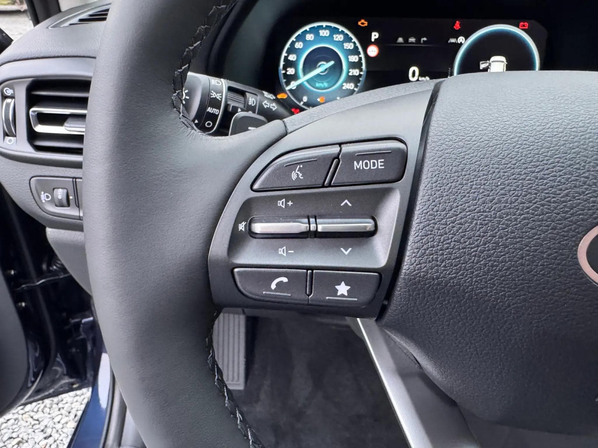 Hyundai i30 1.5 T-GDI 140 DCT Trend + (2025) - Foto 11