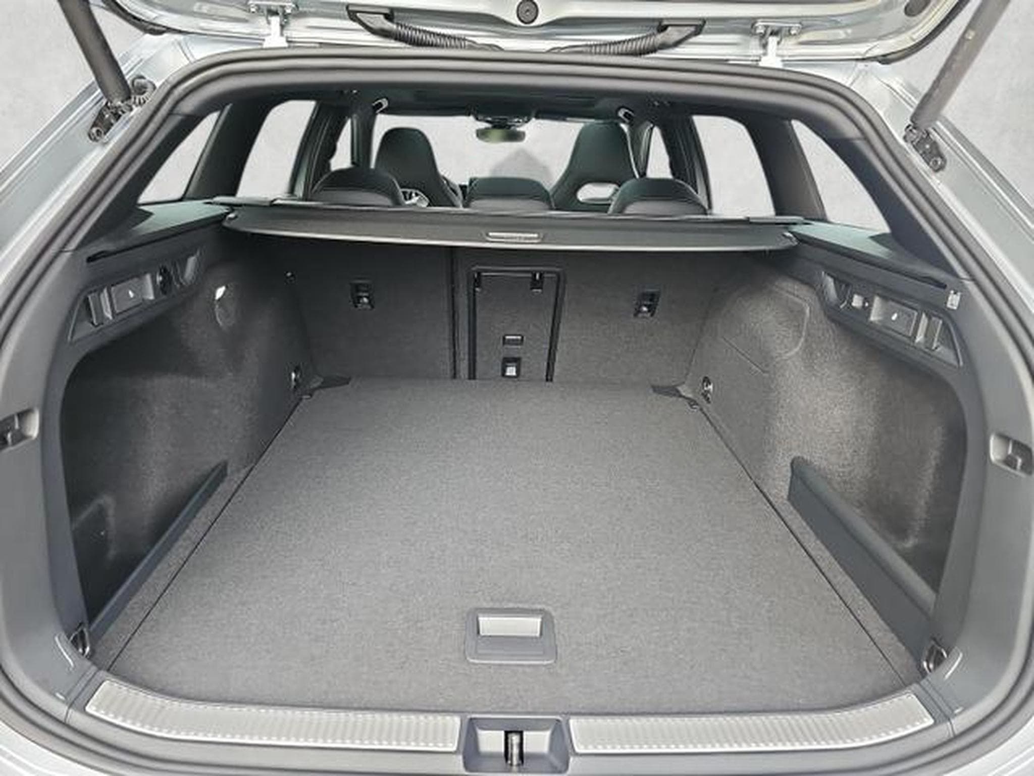 VW Passat Variant 2.0 TDI 142 kW 4Motion R-Line (2025) - Photo 14