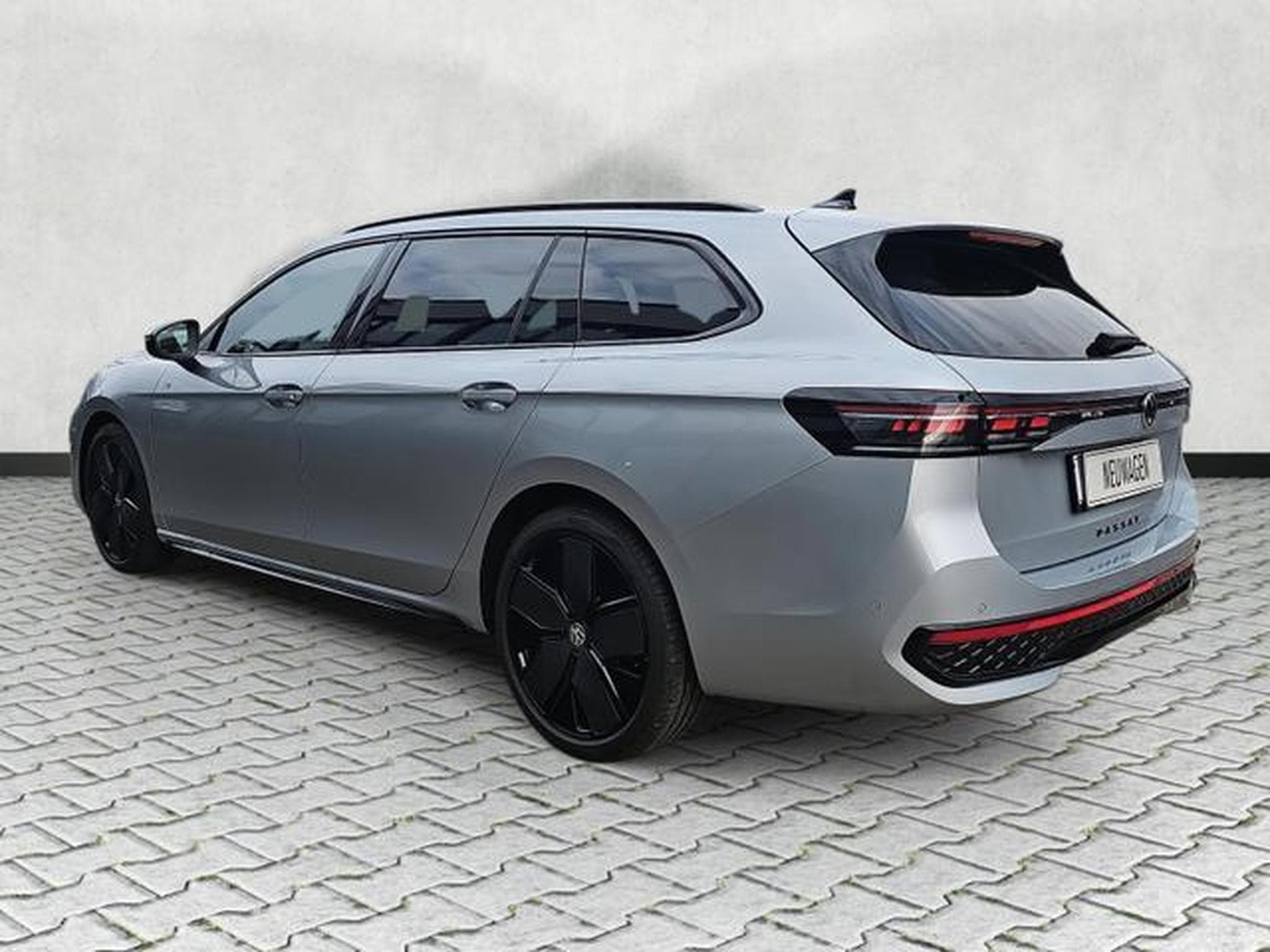 VW Passat Variant 2.0 TDI 142 kW 4Motion R-Line (2025) - Photo 5