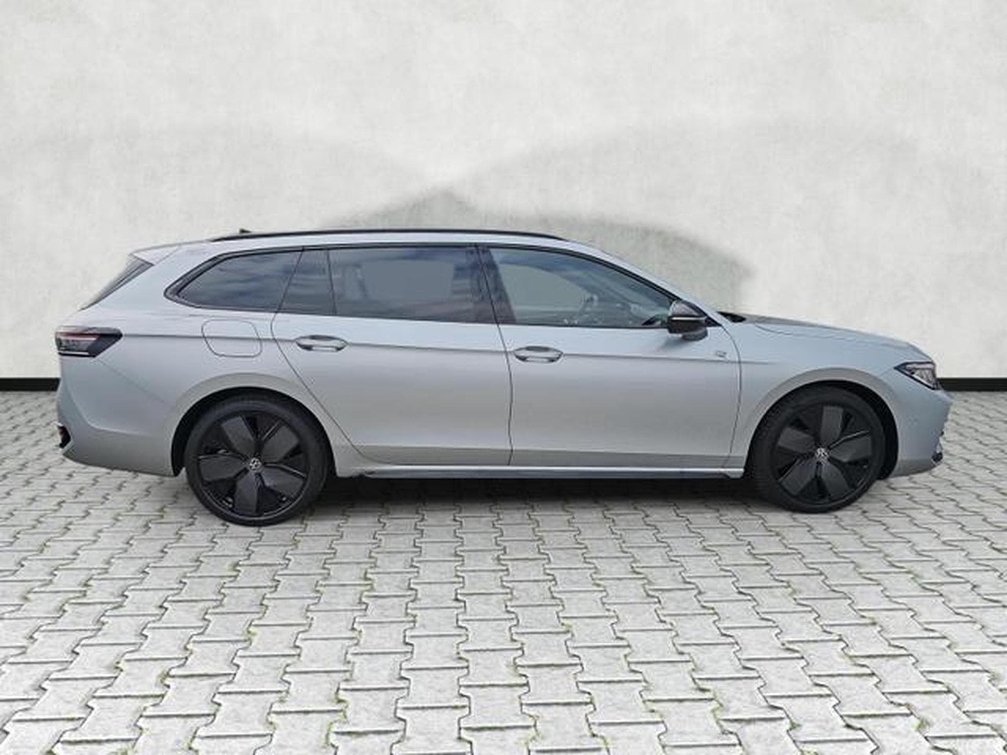 VW Passat Variant 2.0 TDI 142 kW 4Motion R-Line (2025) - Photo 8