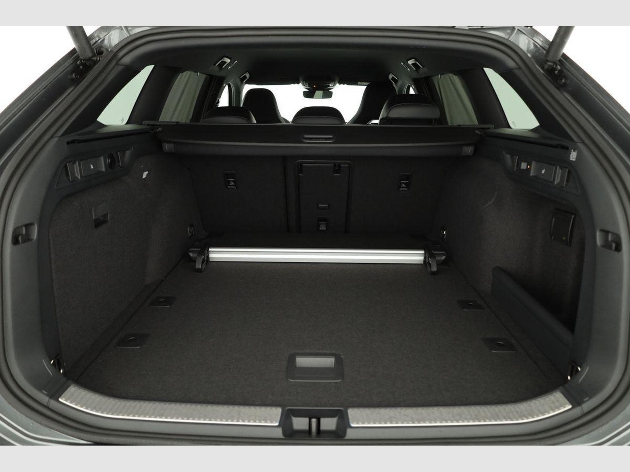 VW Passat Variant 2.0 TDI 142 kW 4Motion R-Line (2026) - Photo 11