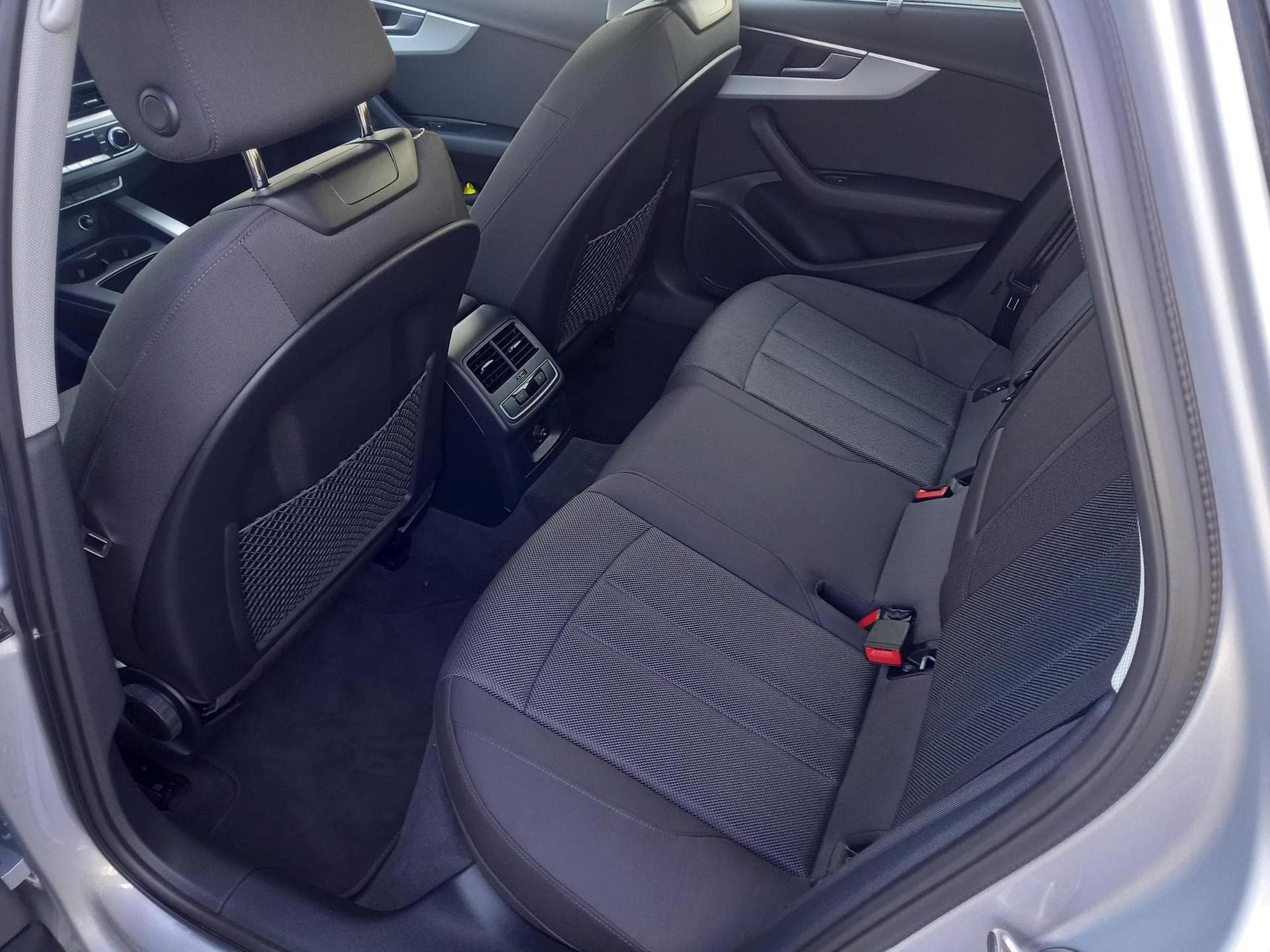 Audi A4 Avant 35 TFSI (2024) - Photo 6