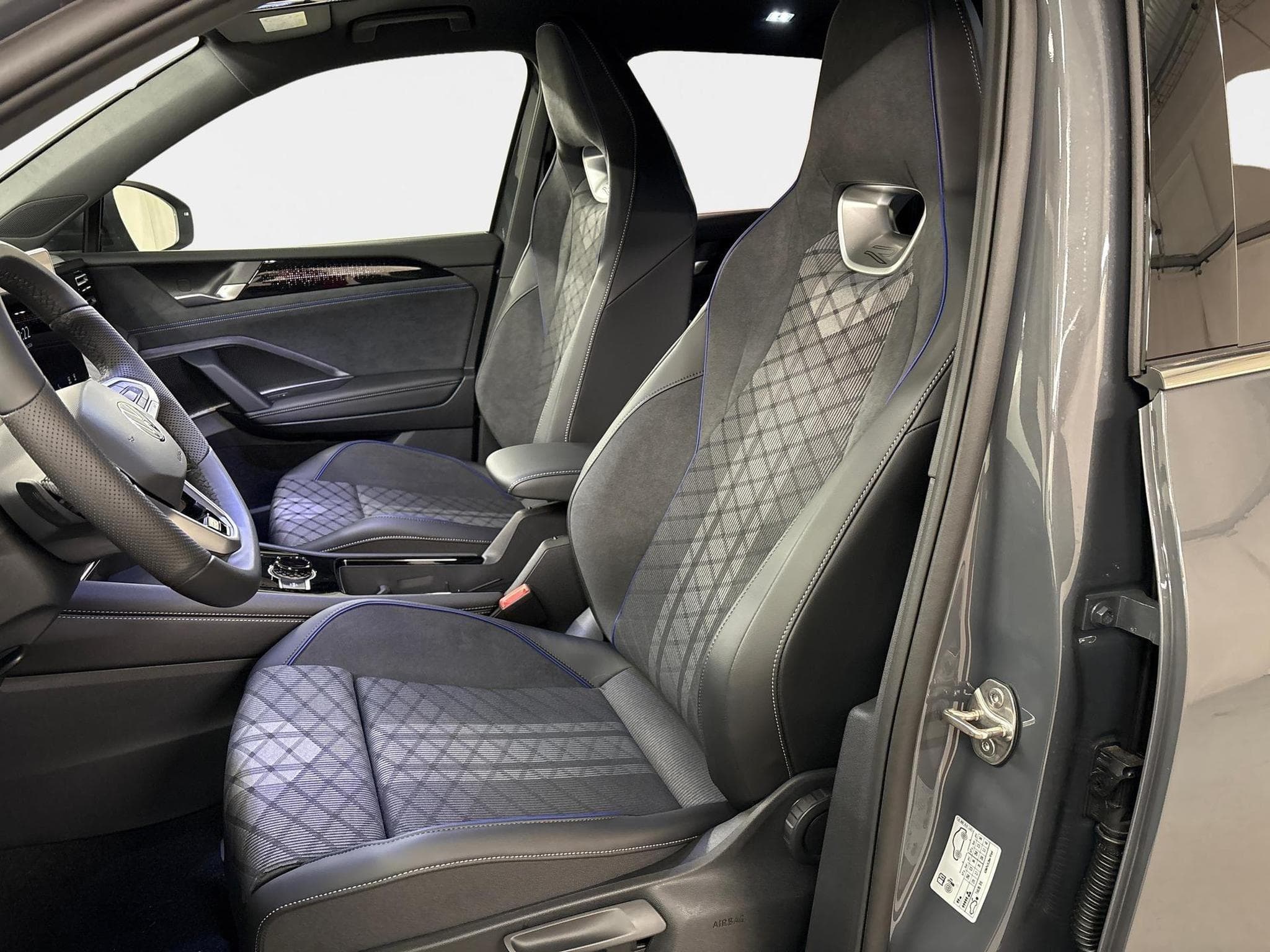 VW Tiguan R-Line (2026) - Foto 19
