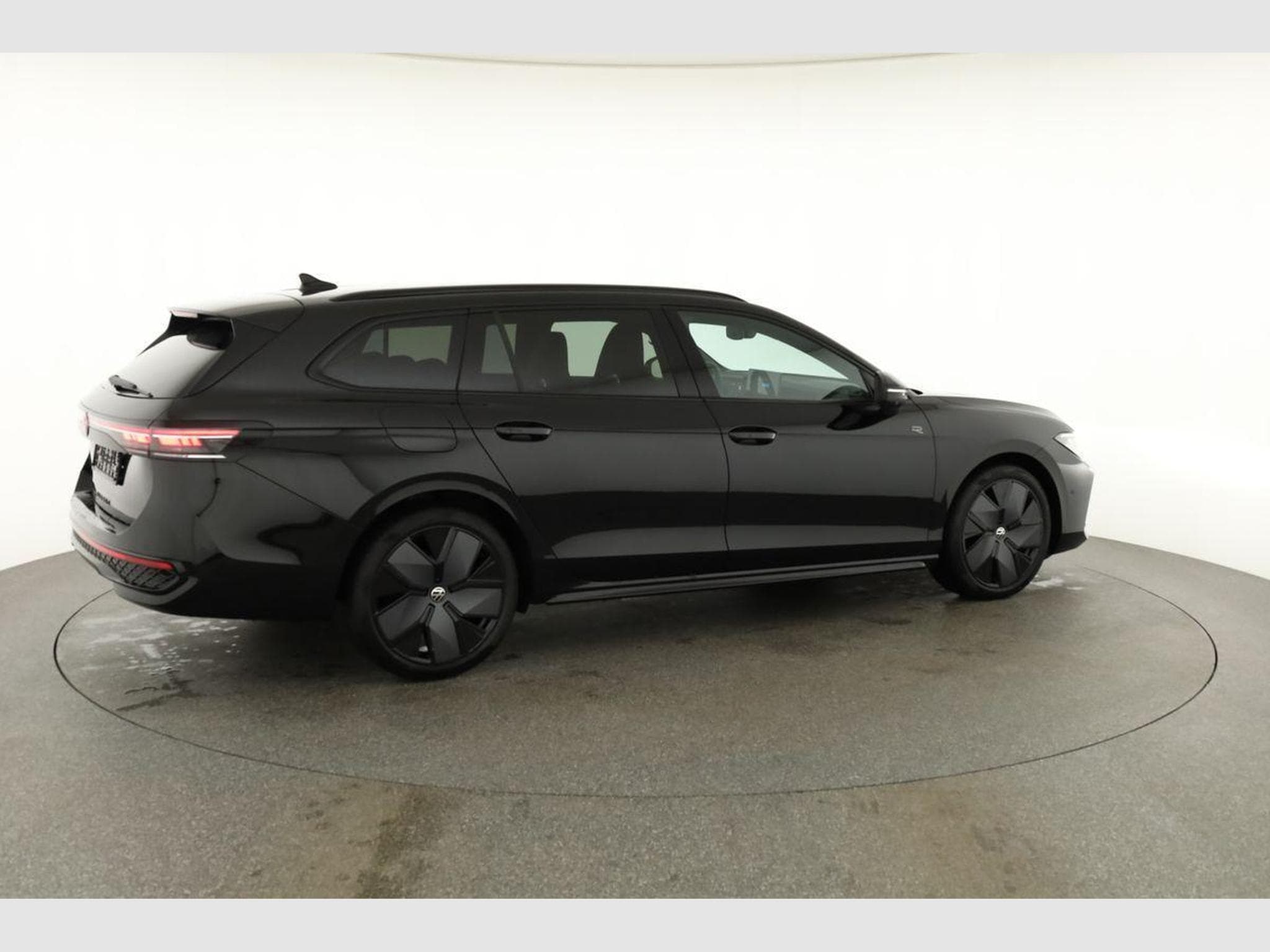 VW Passat Variant 2.0 TDI 142 kW 4Motion R-Line (2026) - Photo 20