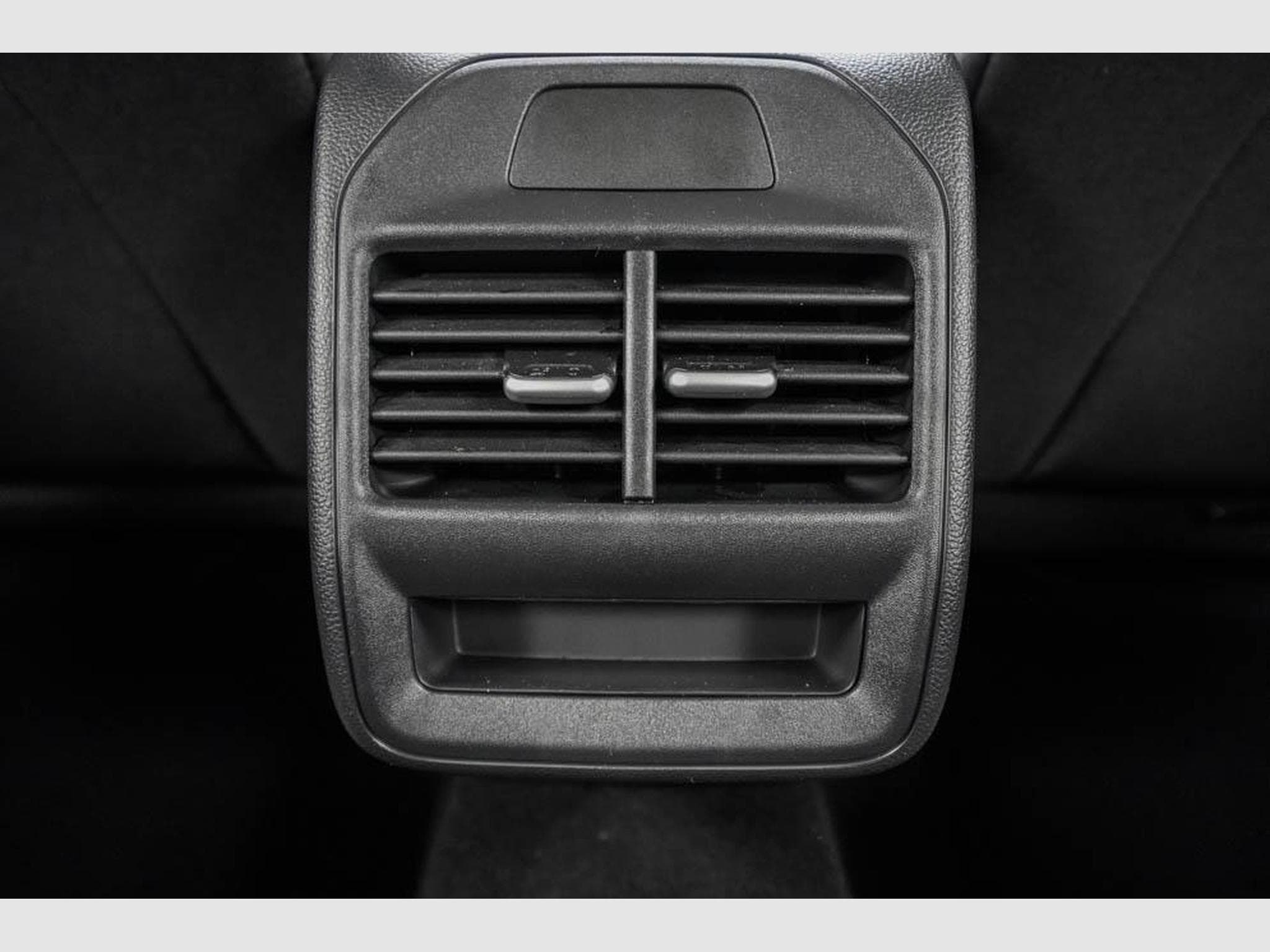 VW Passat Variant 1,5 TSI (2025) - Photo 18