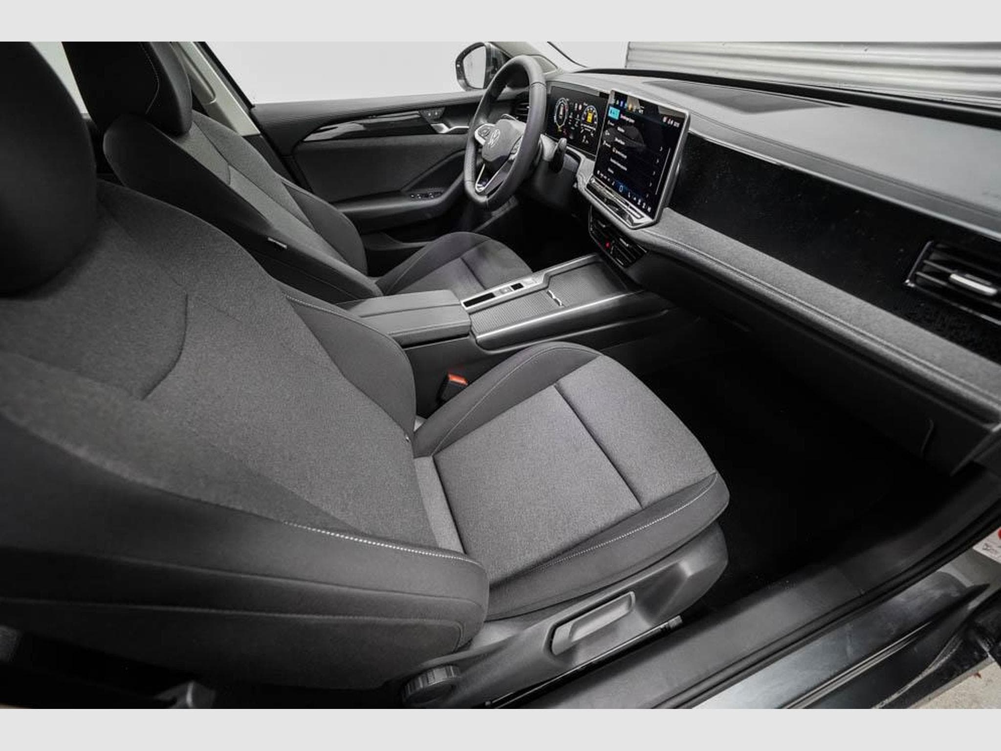 VW Passat Variant 1,5 TSI (2025) - Photo 21