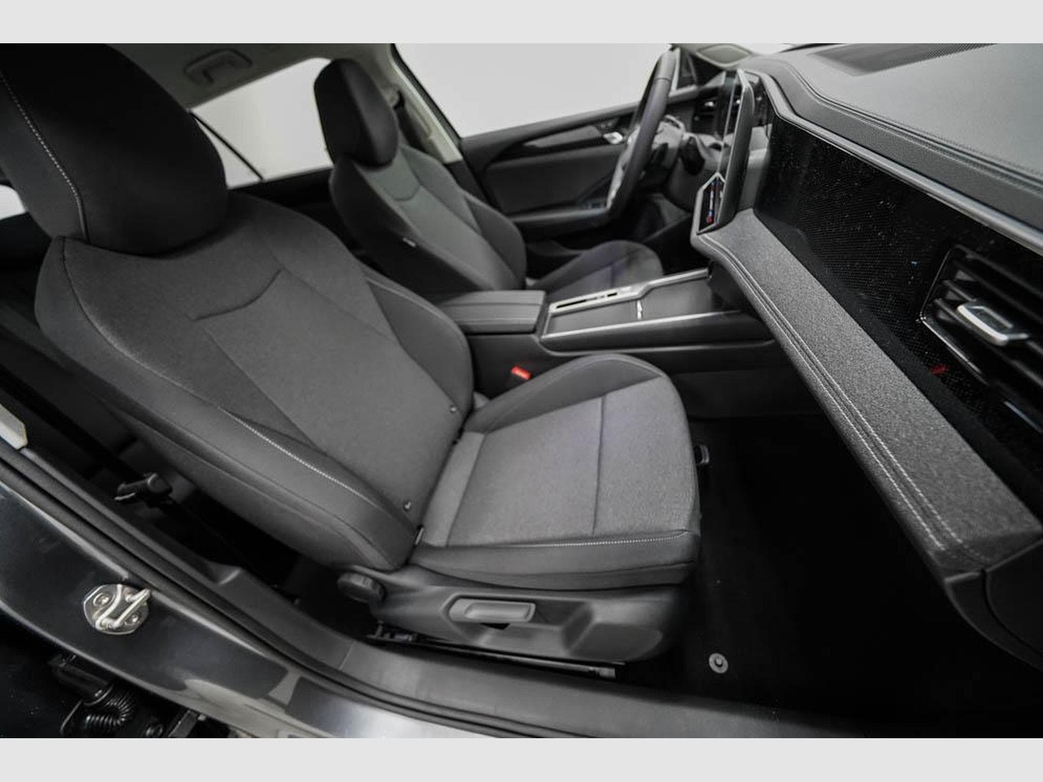 VW Passat Variant 1,5 TSI (2025) - Photo 22