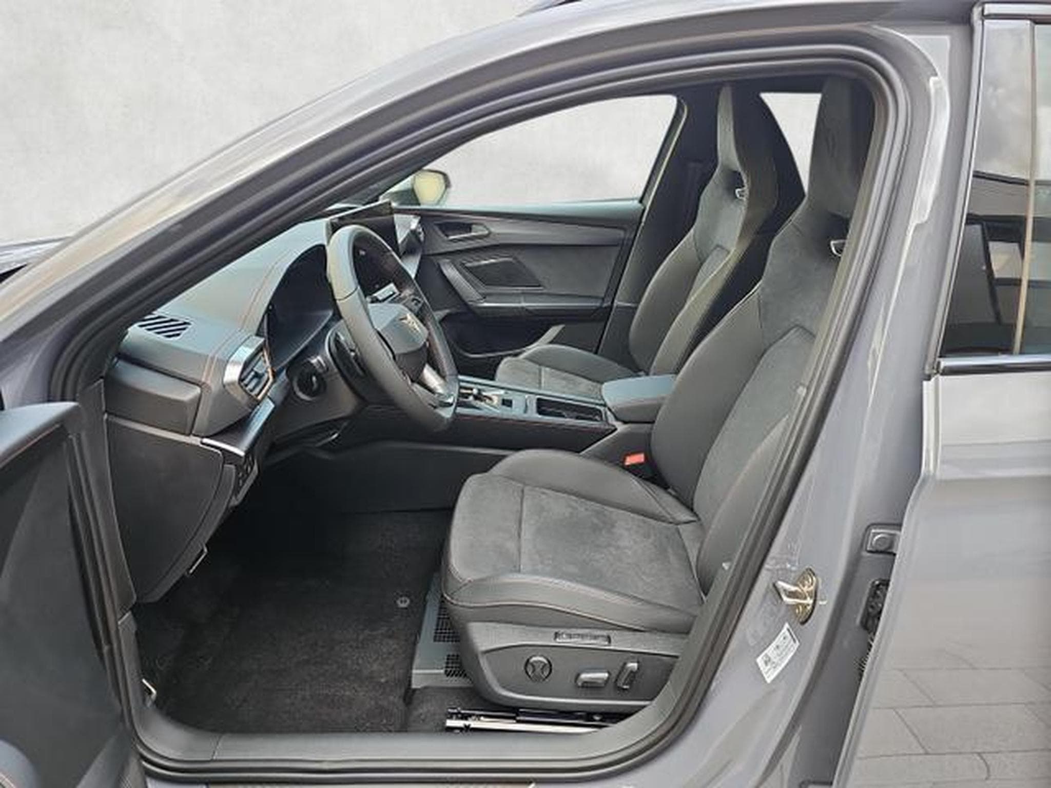 Cupra Leon 2.0 TSI 245 kW 4Drive VZ (2025) - Photo 9