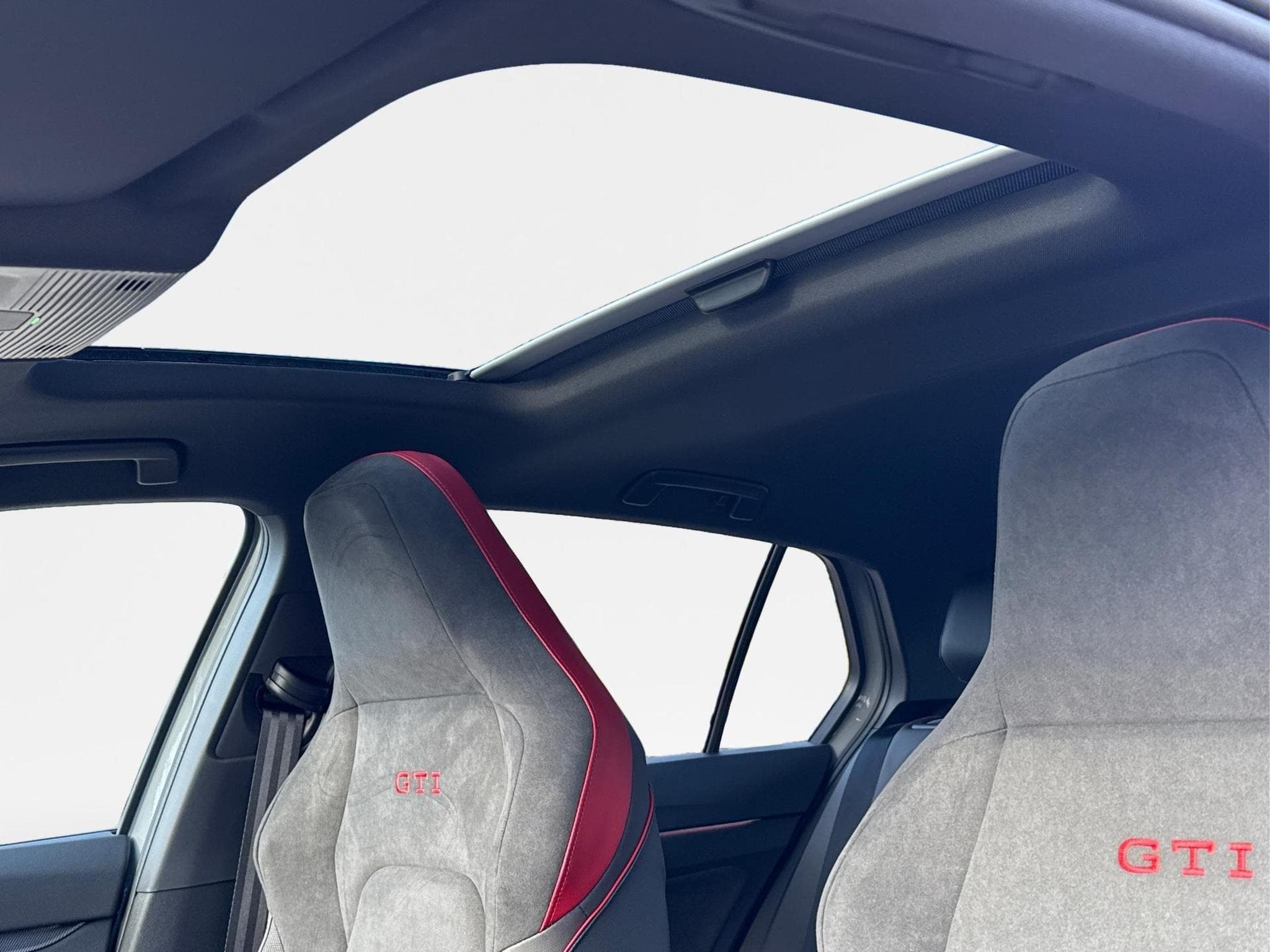 VW Golf GTI Clubsport (2026) - Photo 17