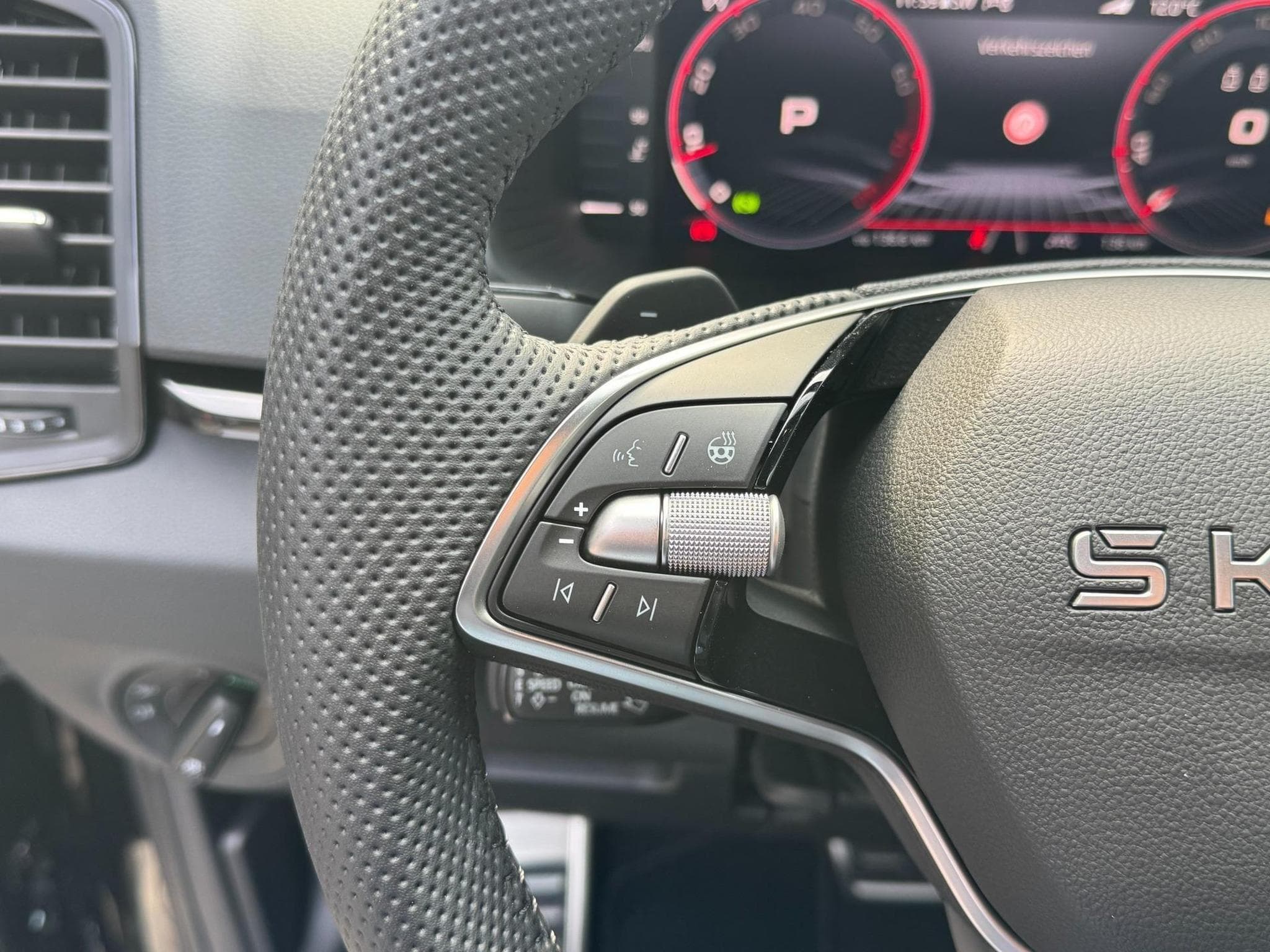 Skoda Karoq 1,5 TSI DSG (2026) - Photo 11