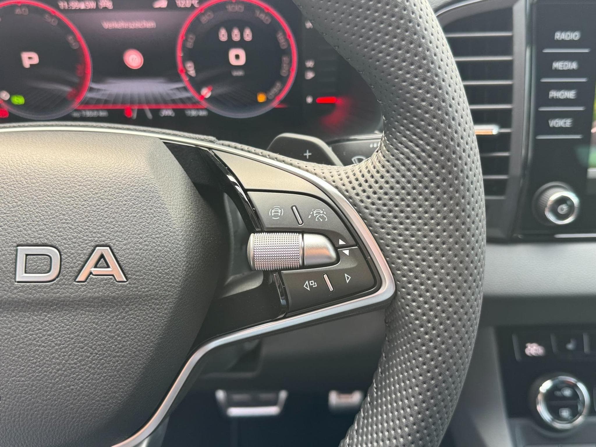 Skoda Karoq 1,5 TSI DSG (2026) - Photo 12