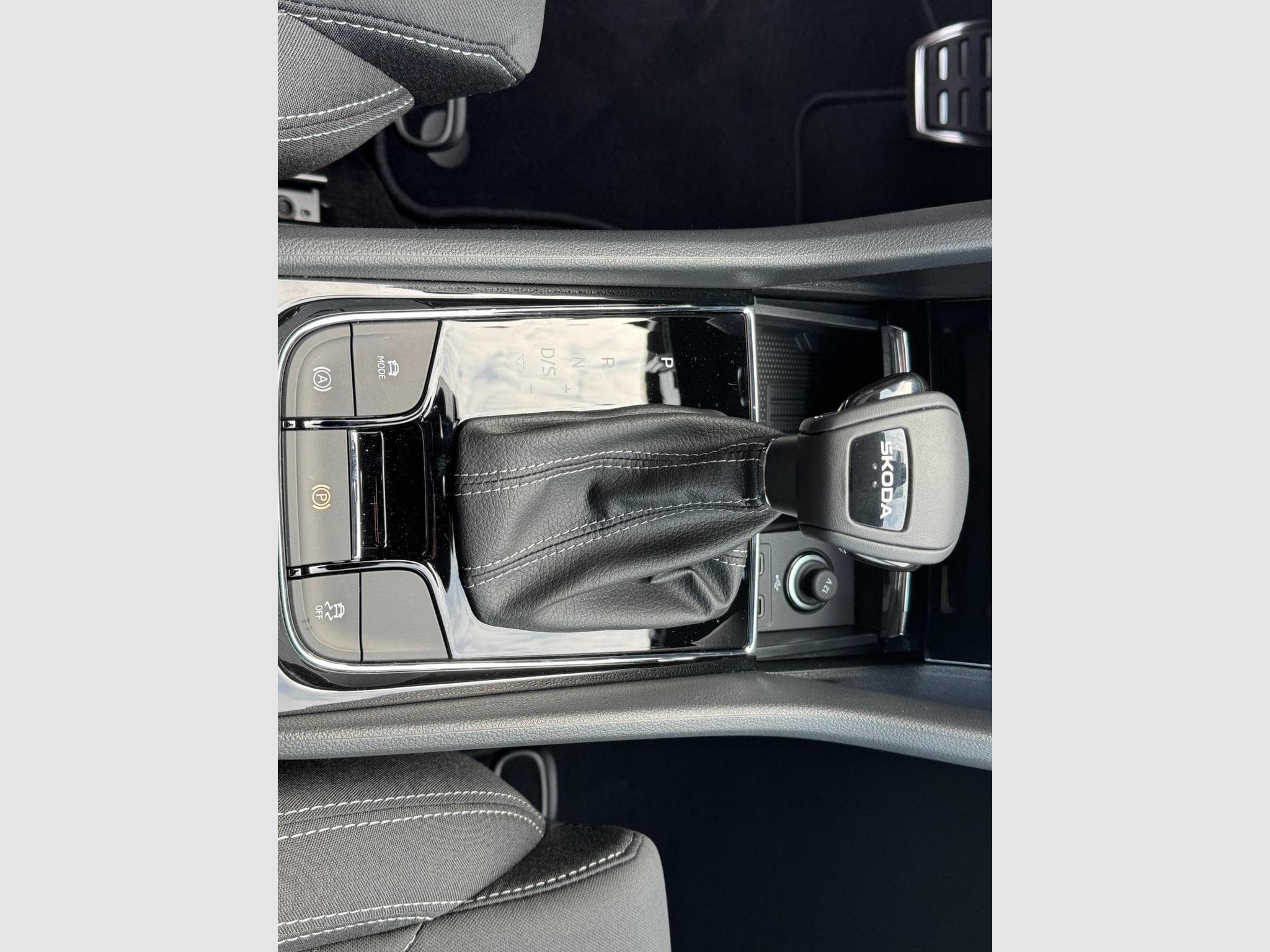 Skoda Karoq 1,5 TSI DSG (2026) - Photo 15